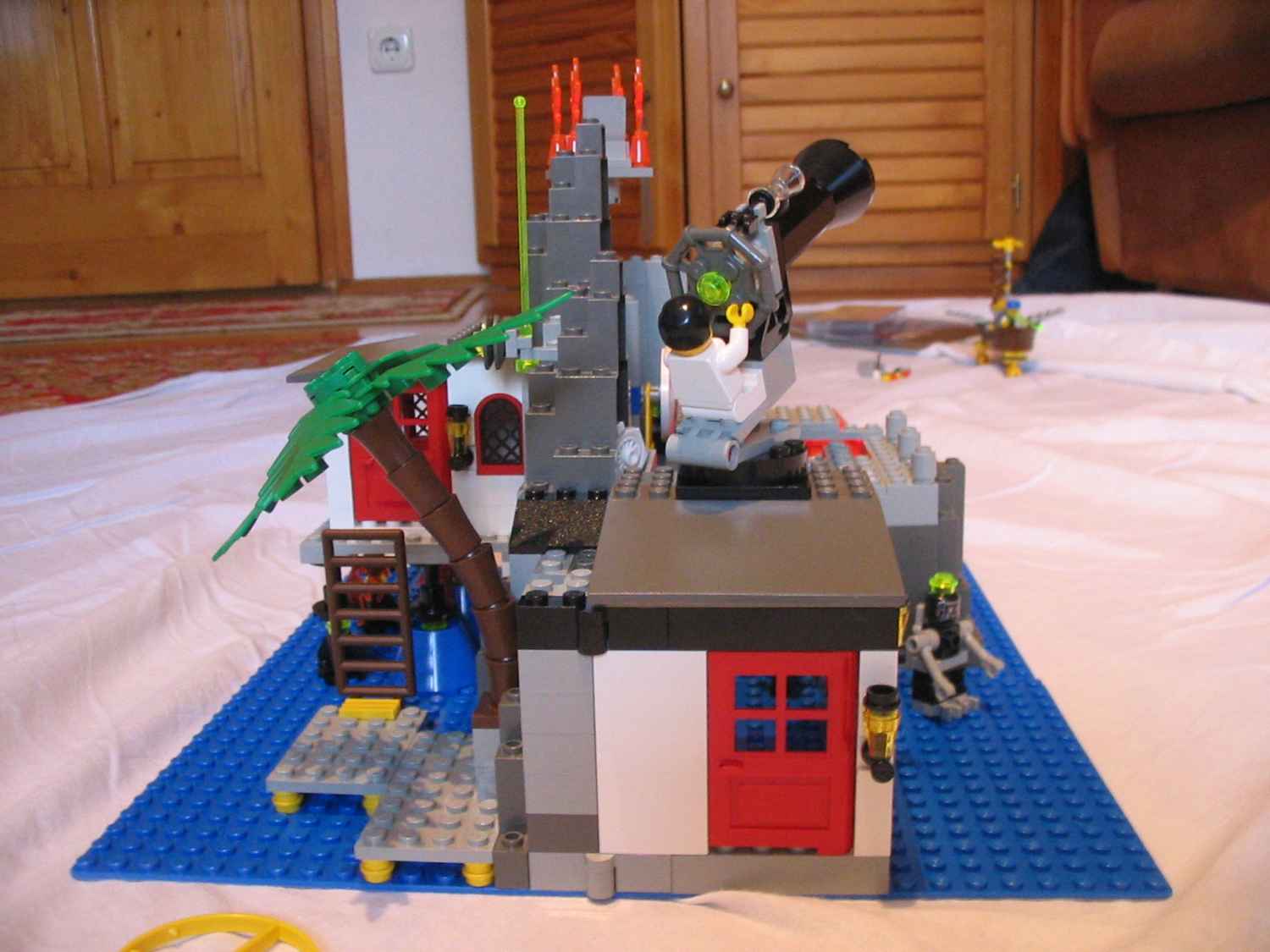 6494laboratoryleft.jpg