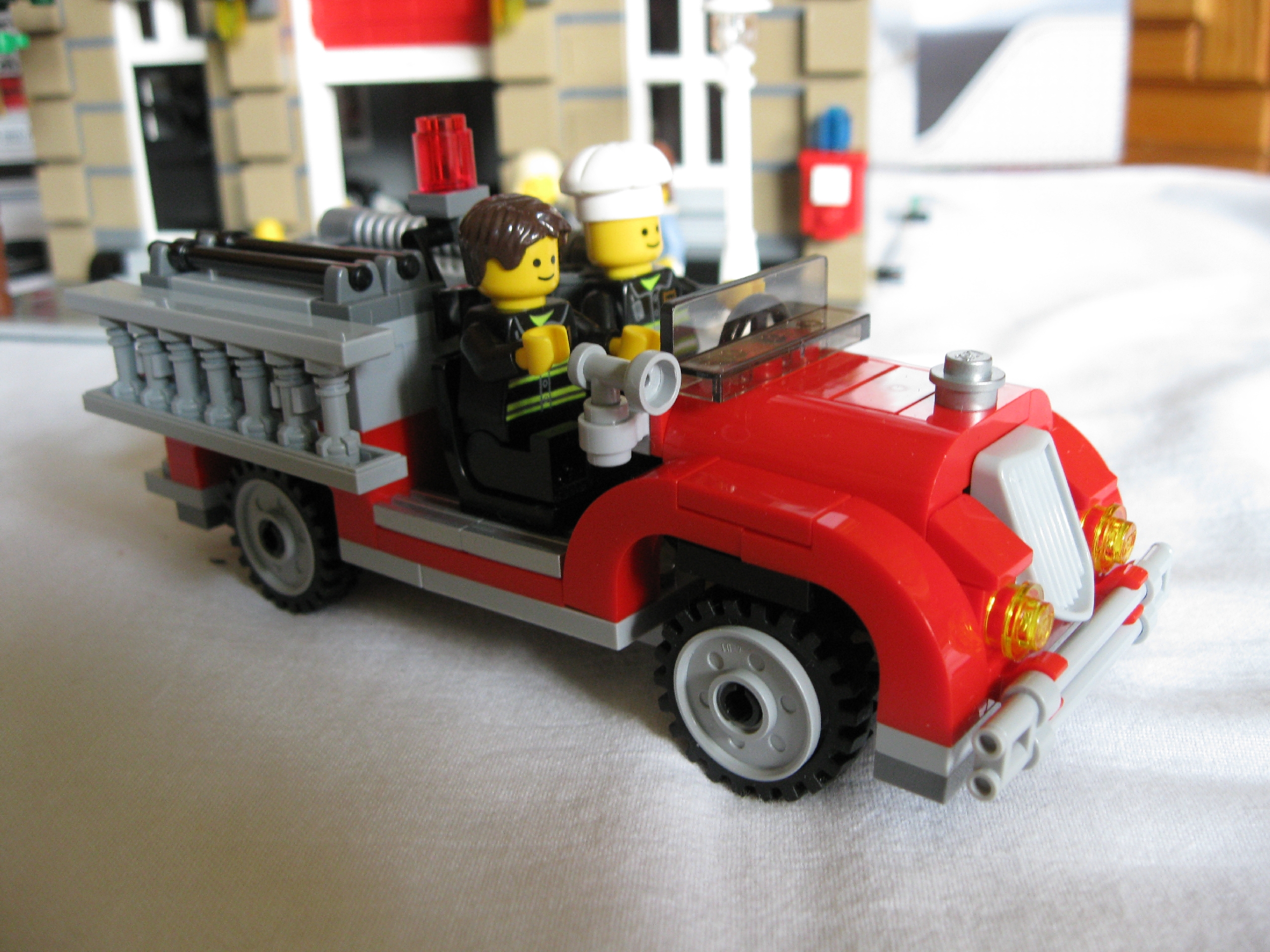 10197fireengineside3.jpg