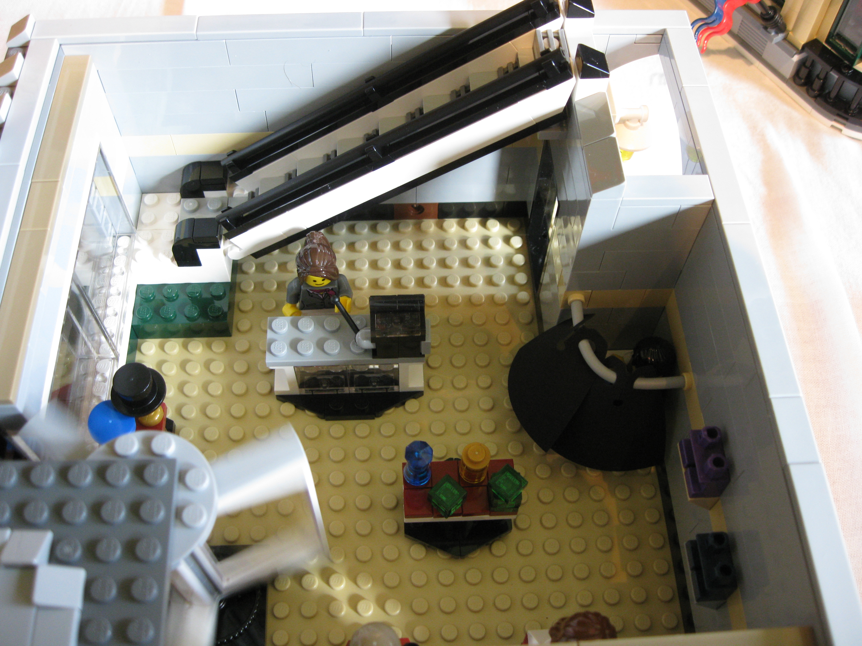 10211inside0floor.jpg
