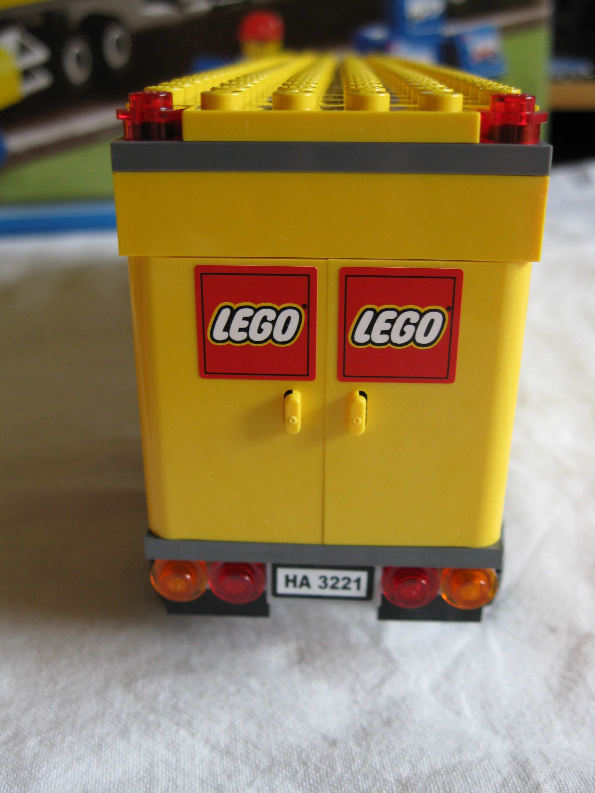 3221trailerback.jpg