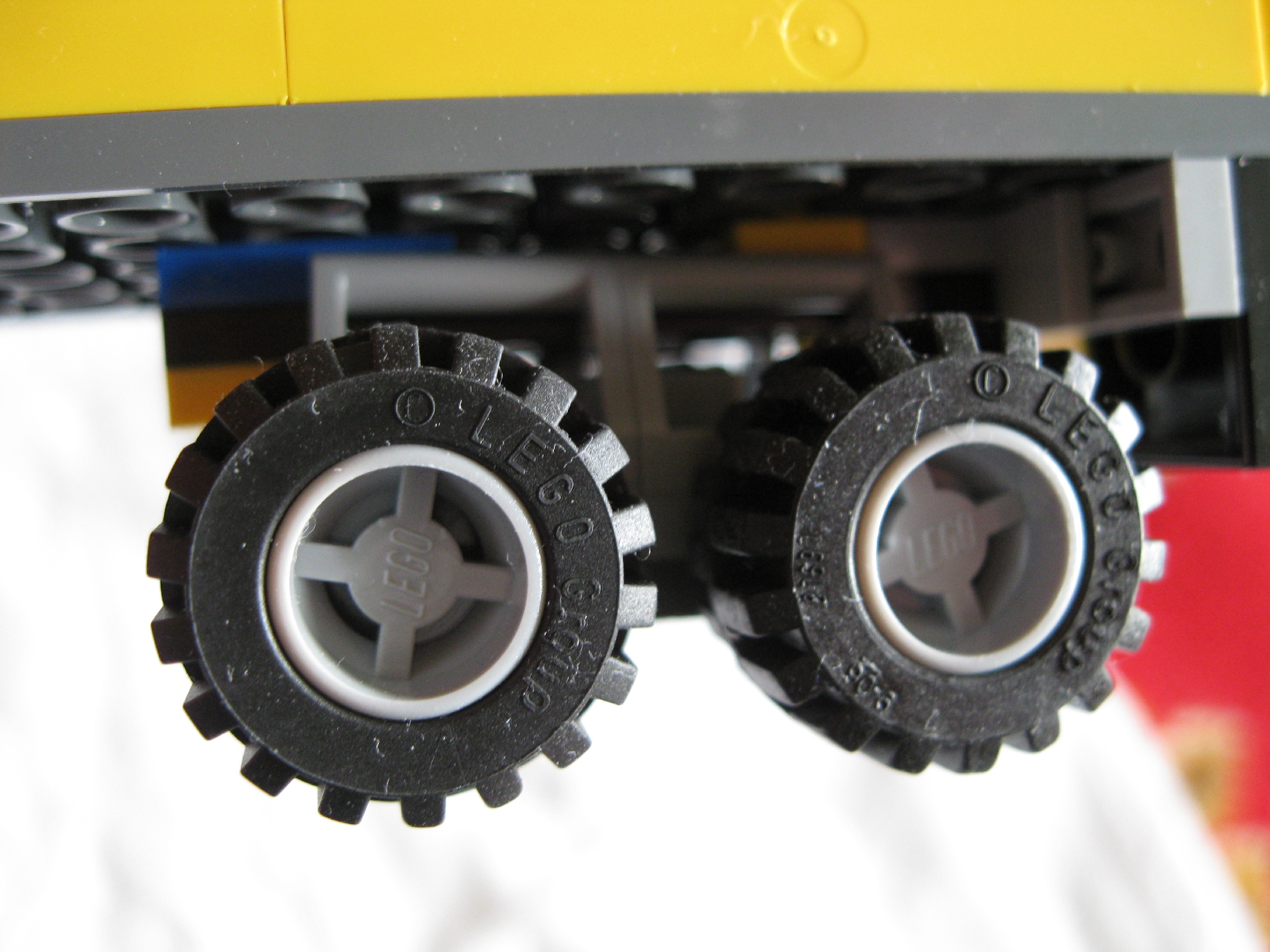 3221trailerwheels.jpg