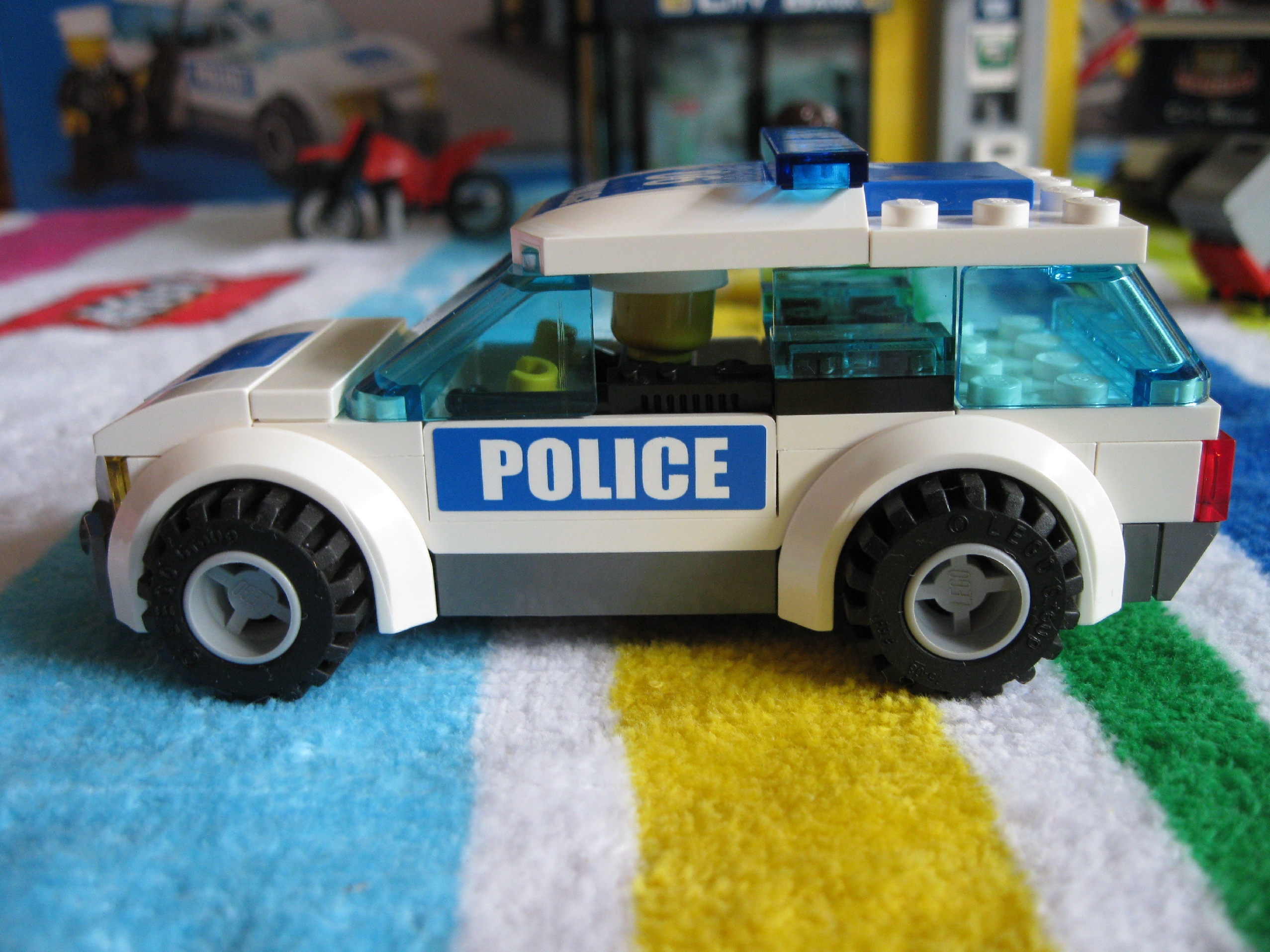 3661policecarleft.jpg