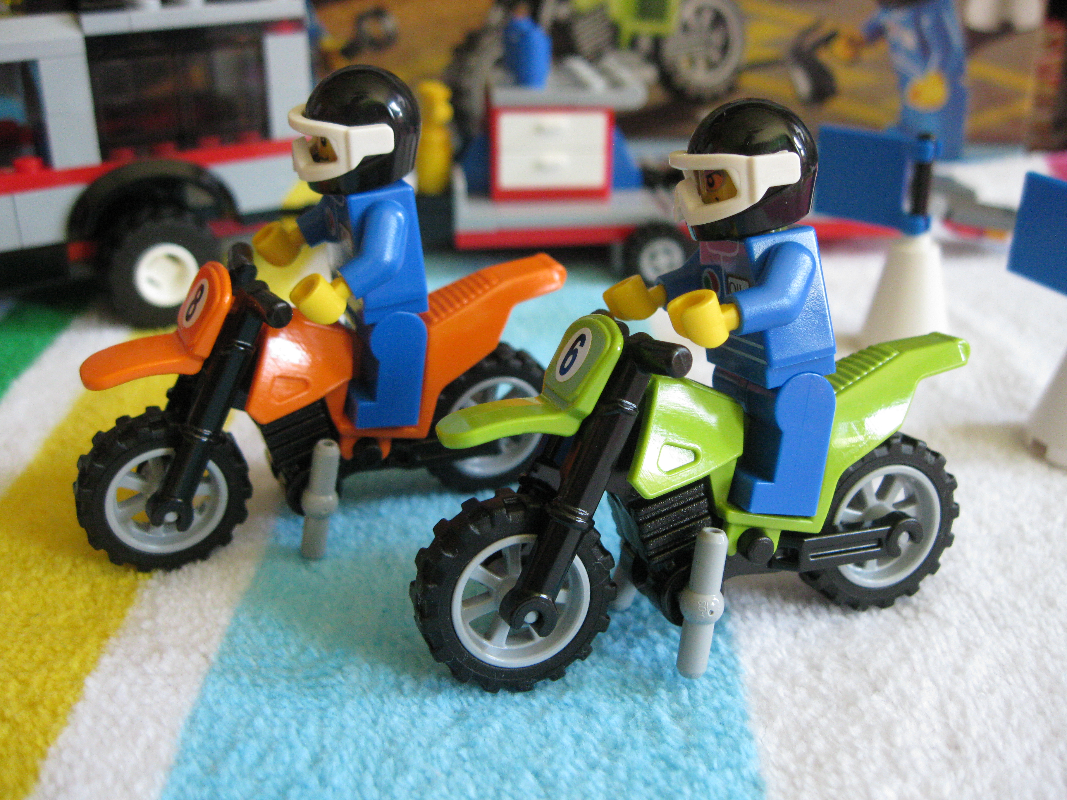 4433dirtbikes2.jpg