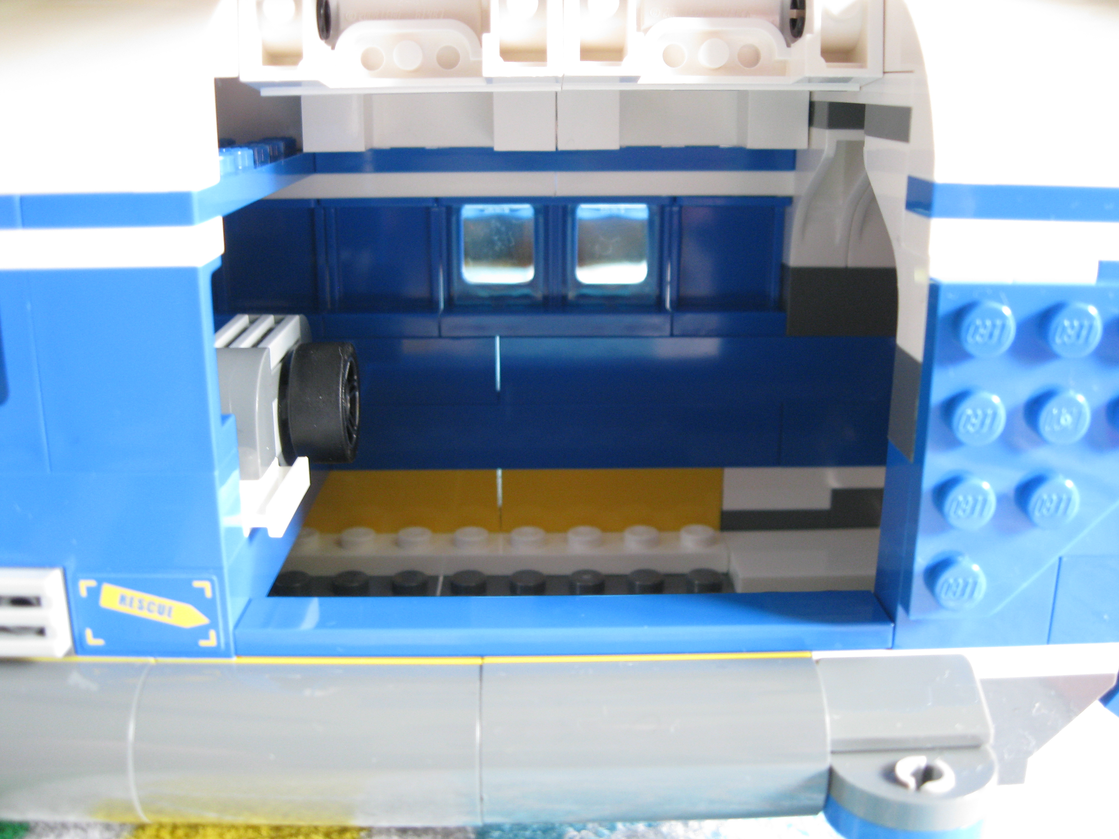 4439helicopterinside3.jpg