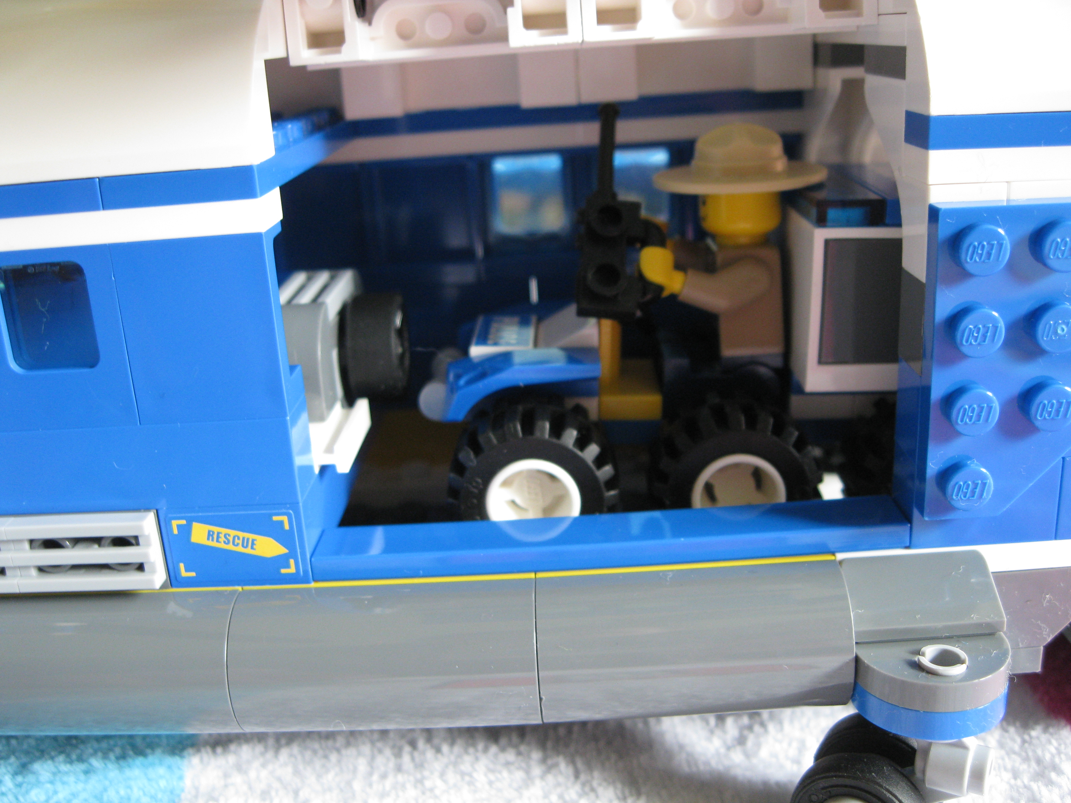 4439helicopterinside6.jpg