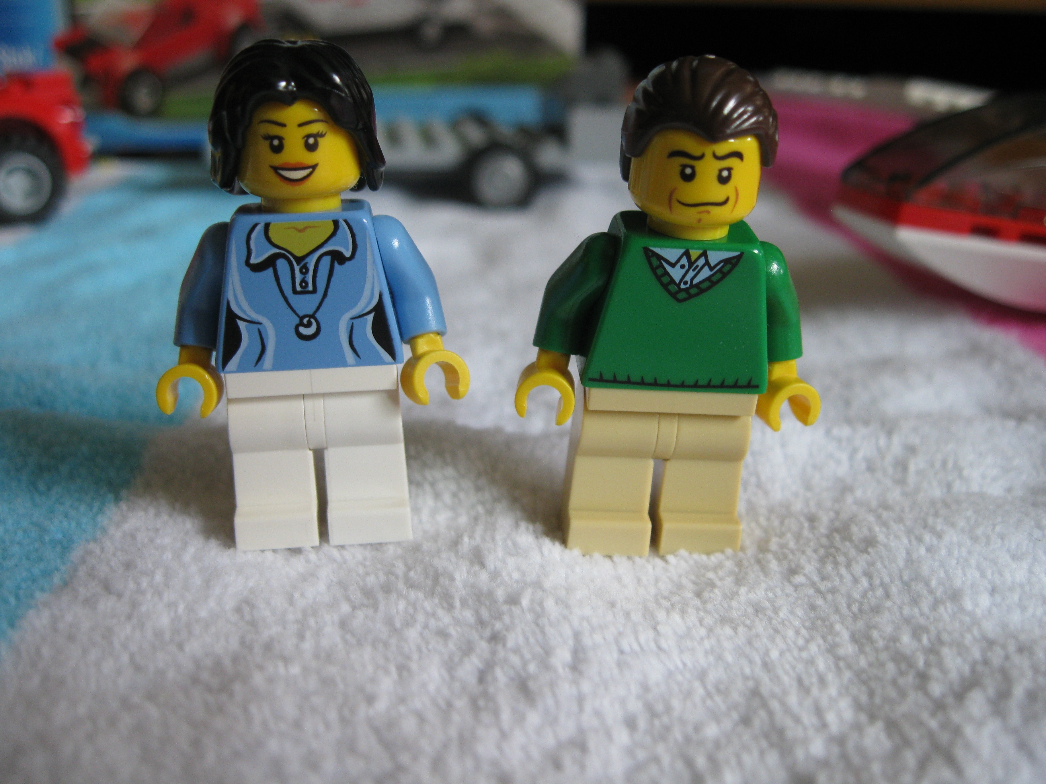4442minifigures.jpg