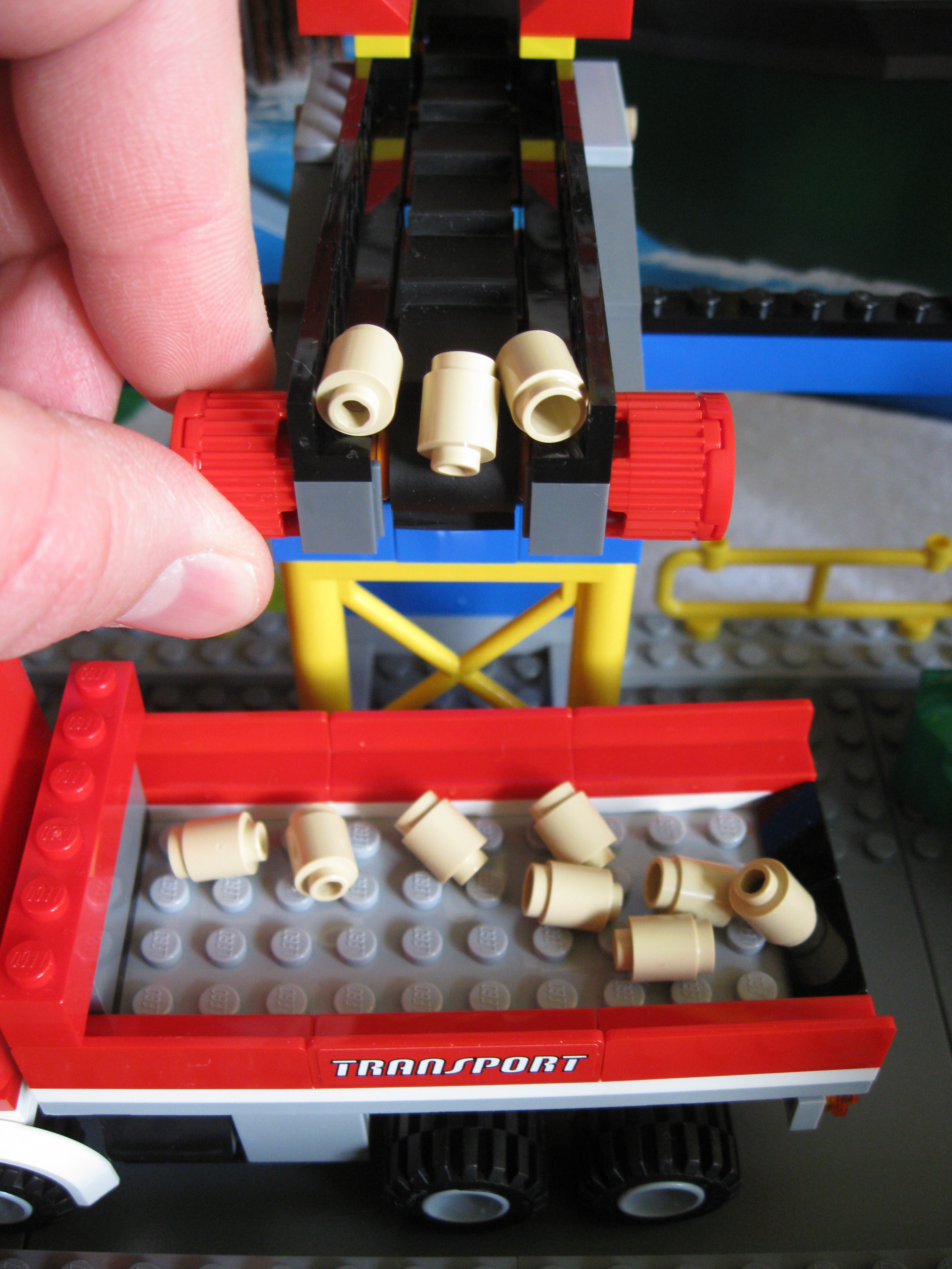 4645harbourloading7.jpg