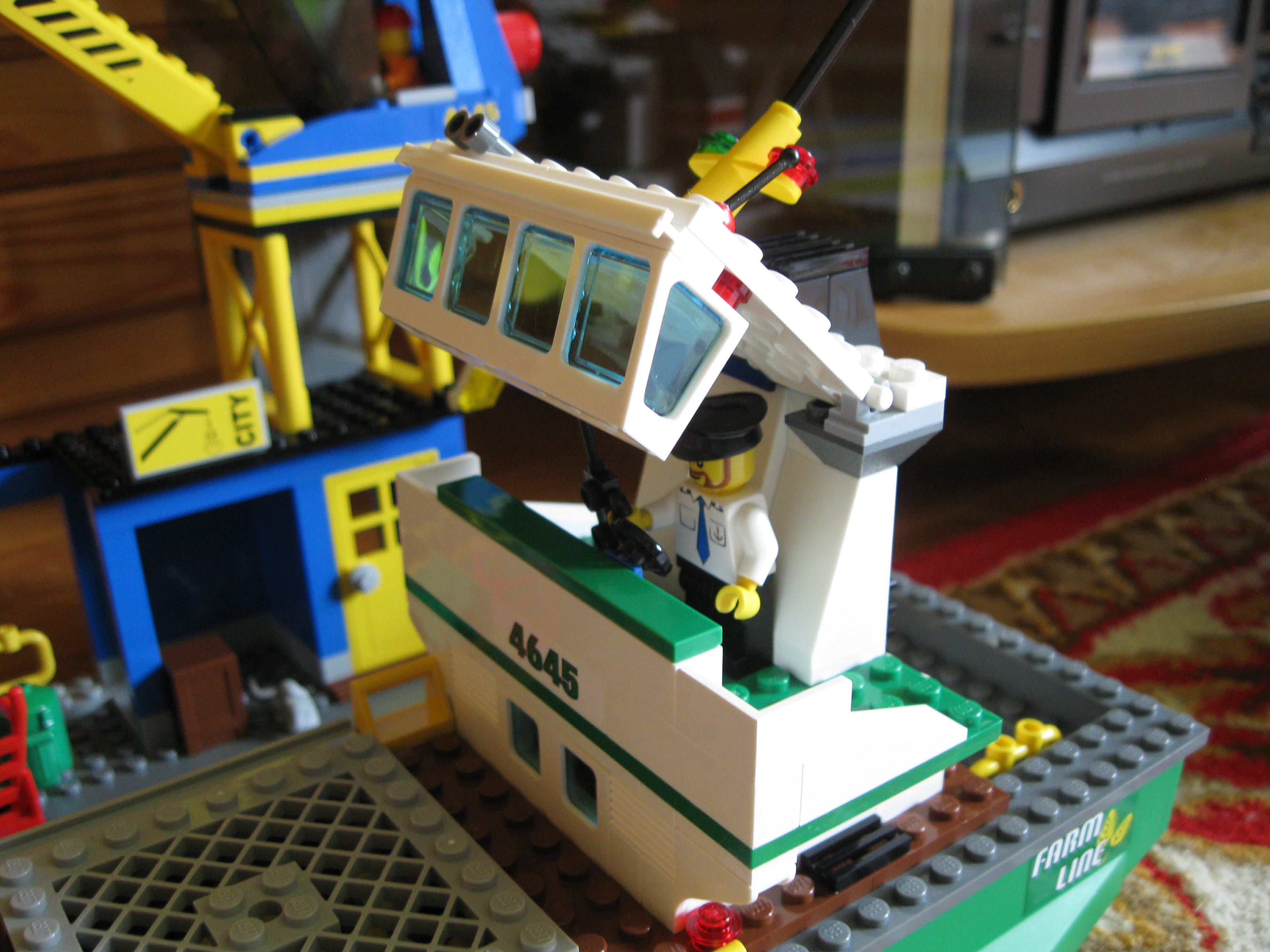4645shipinside2.jpg