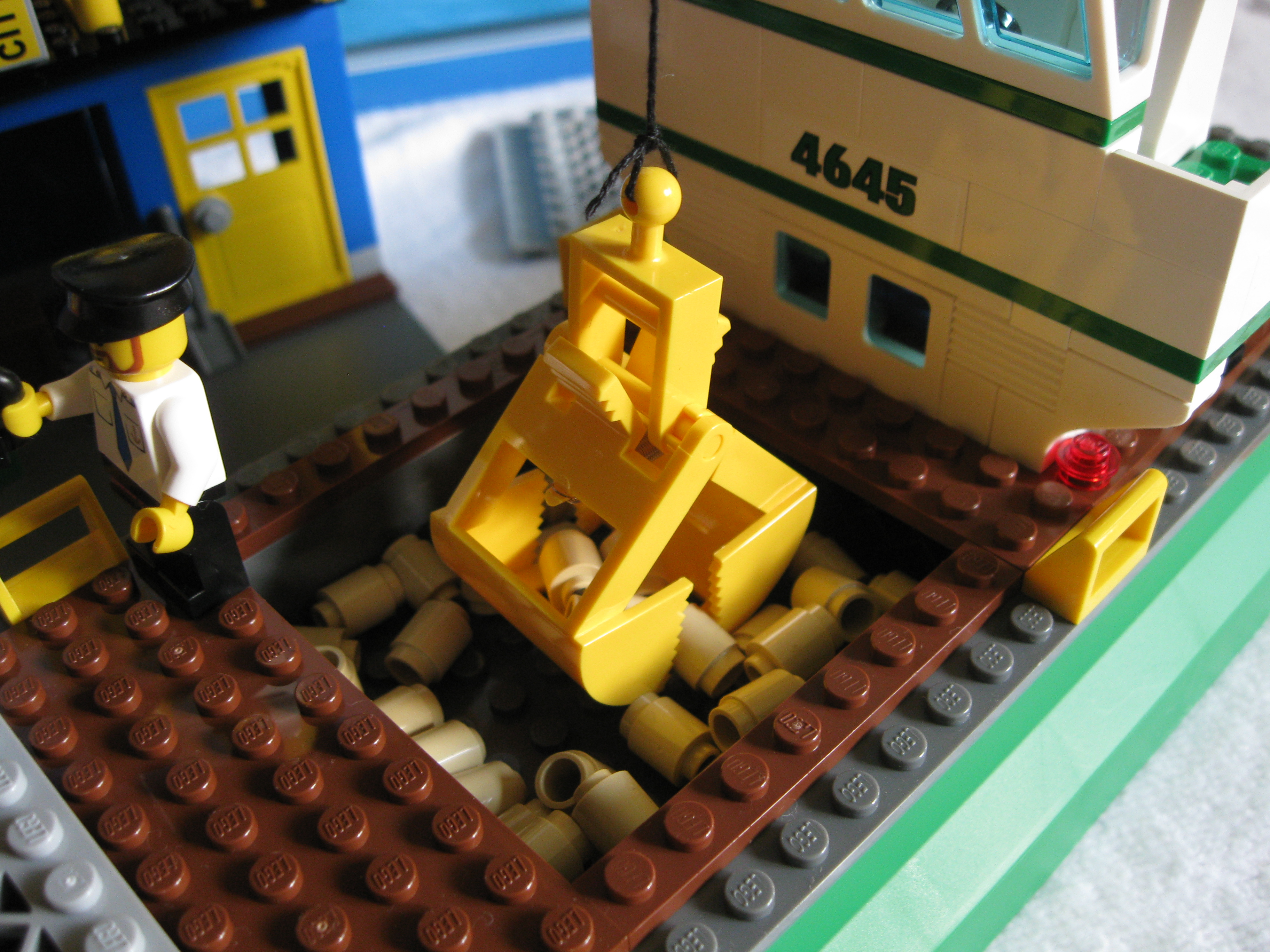 4645shiploading3.jpg