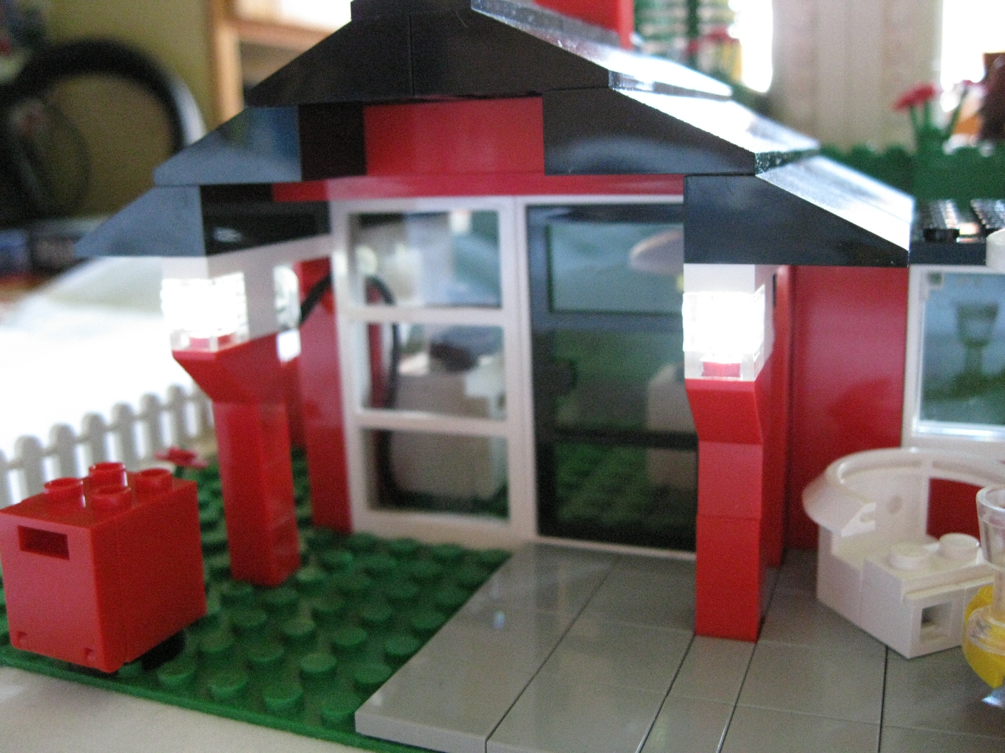 4999houselightson2.jpg