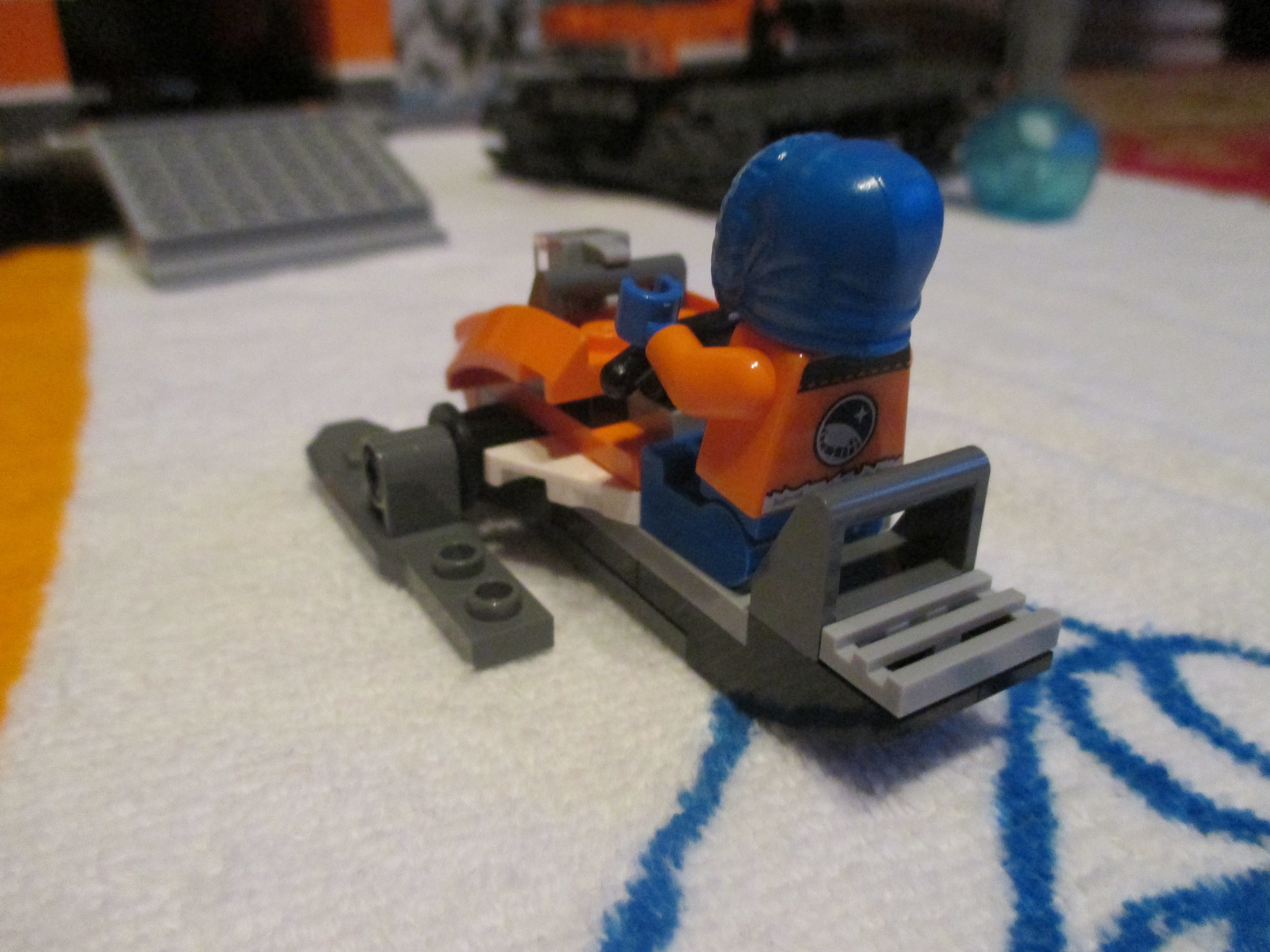 60036snowmobile3.jpg