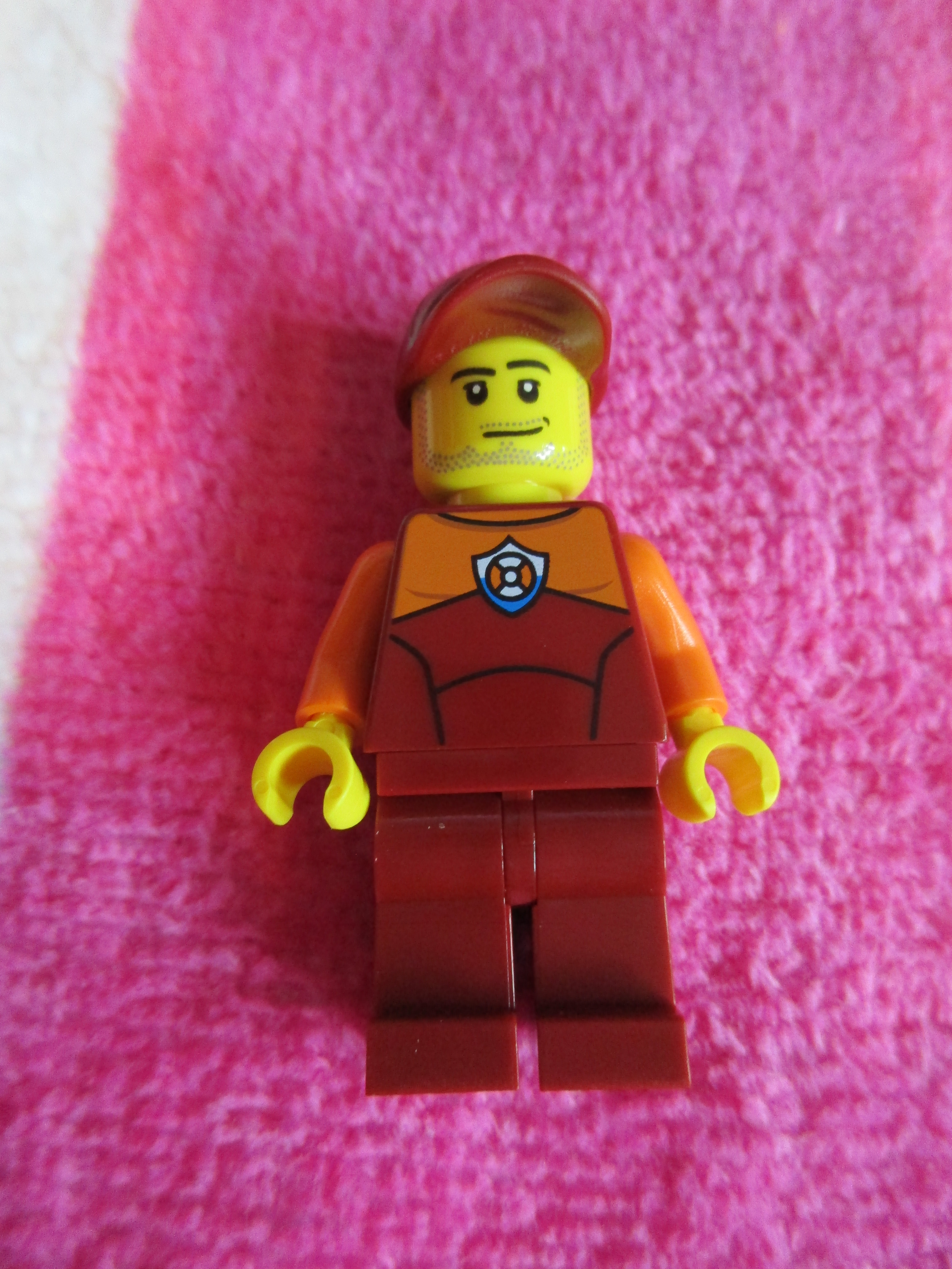 60163minifigurecoastguard.jpg