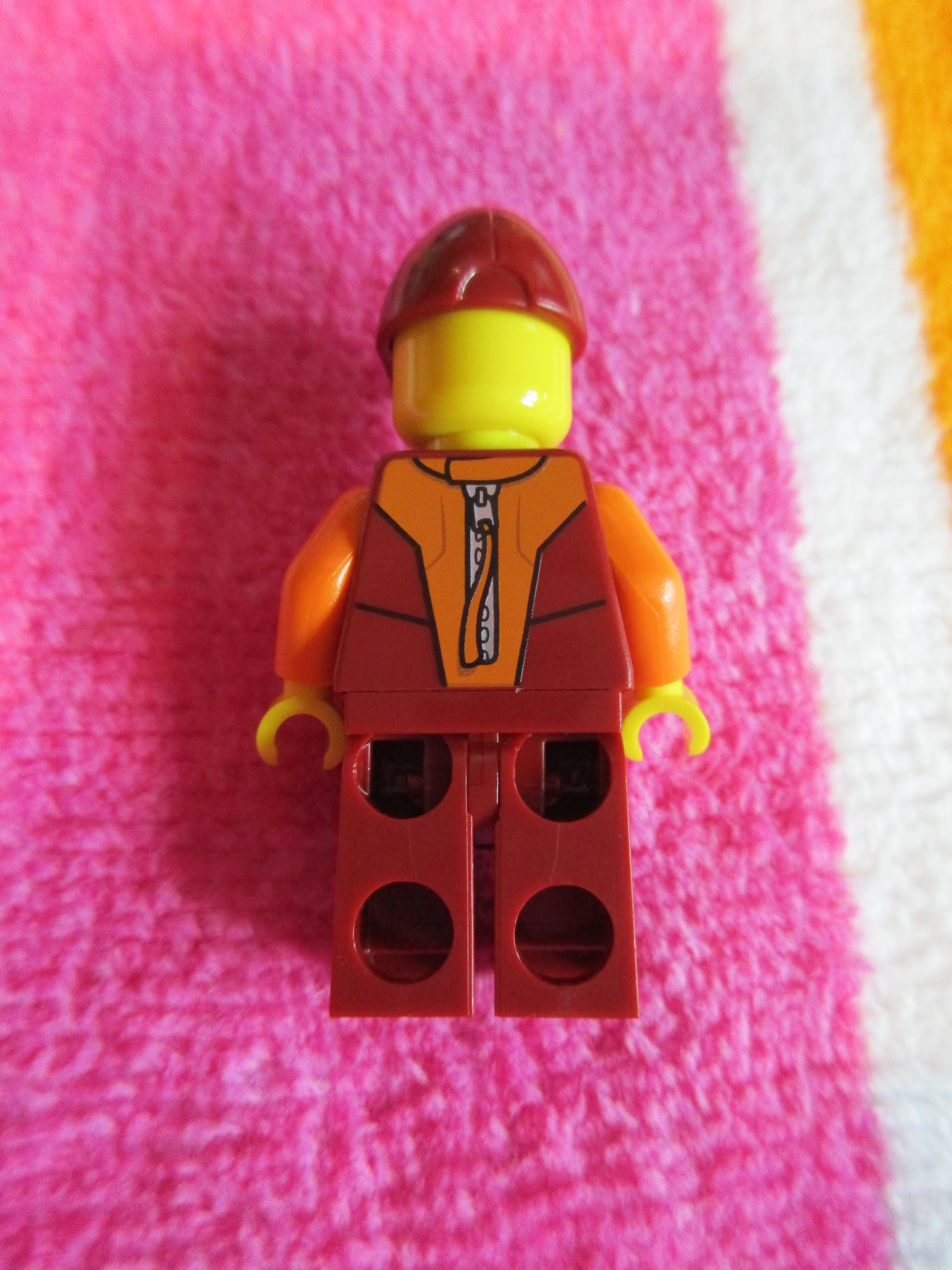 60163minifigurecoastguard2.jpg
