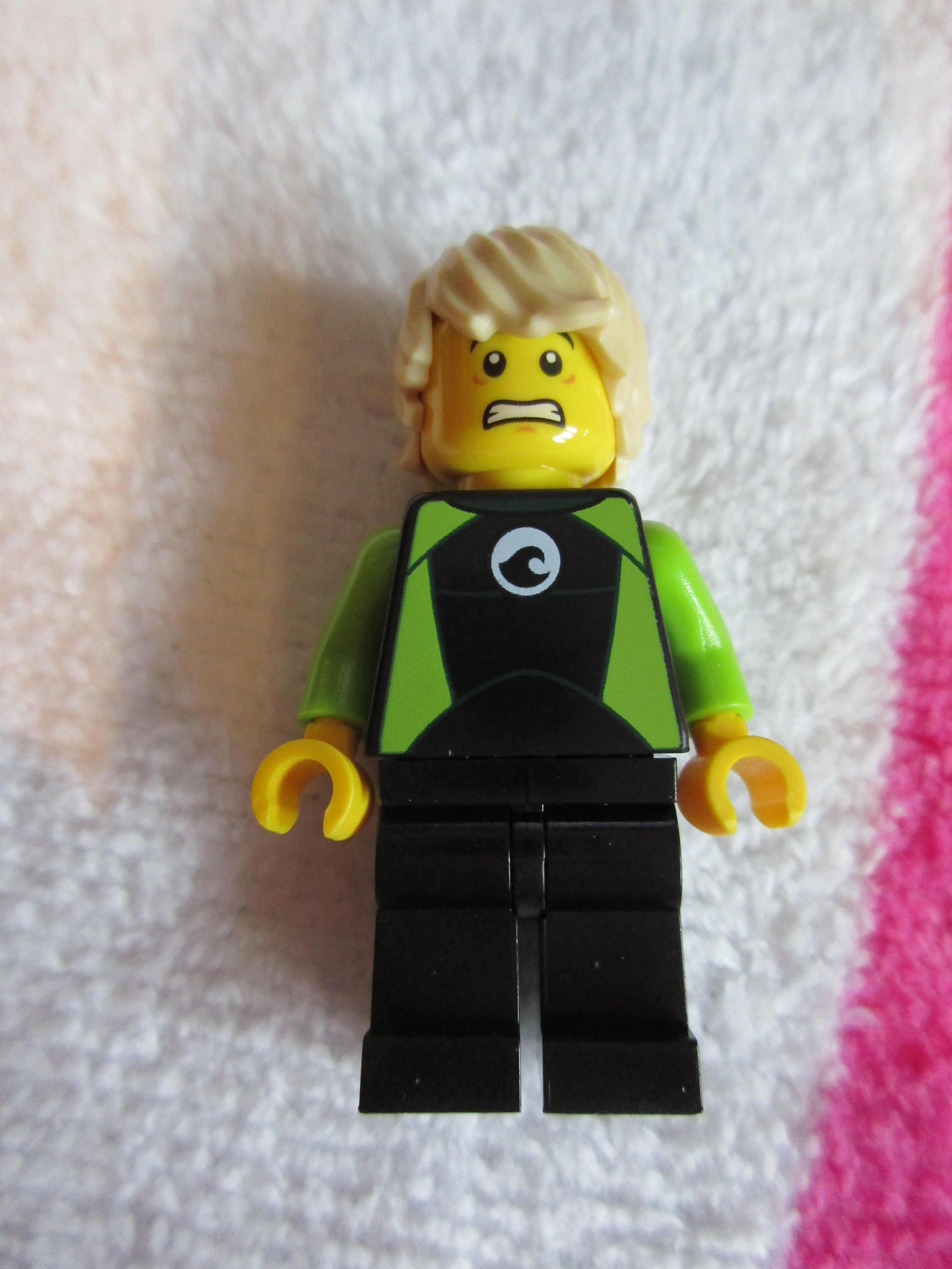 60163minifiguresurfer.jpg