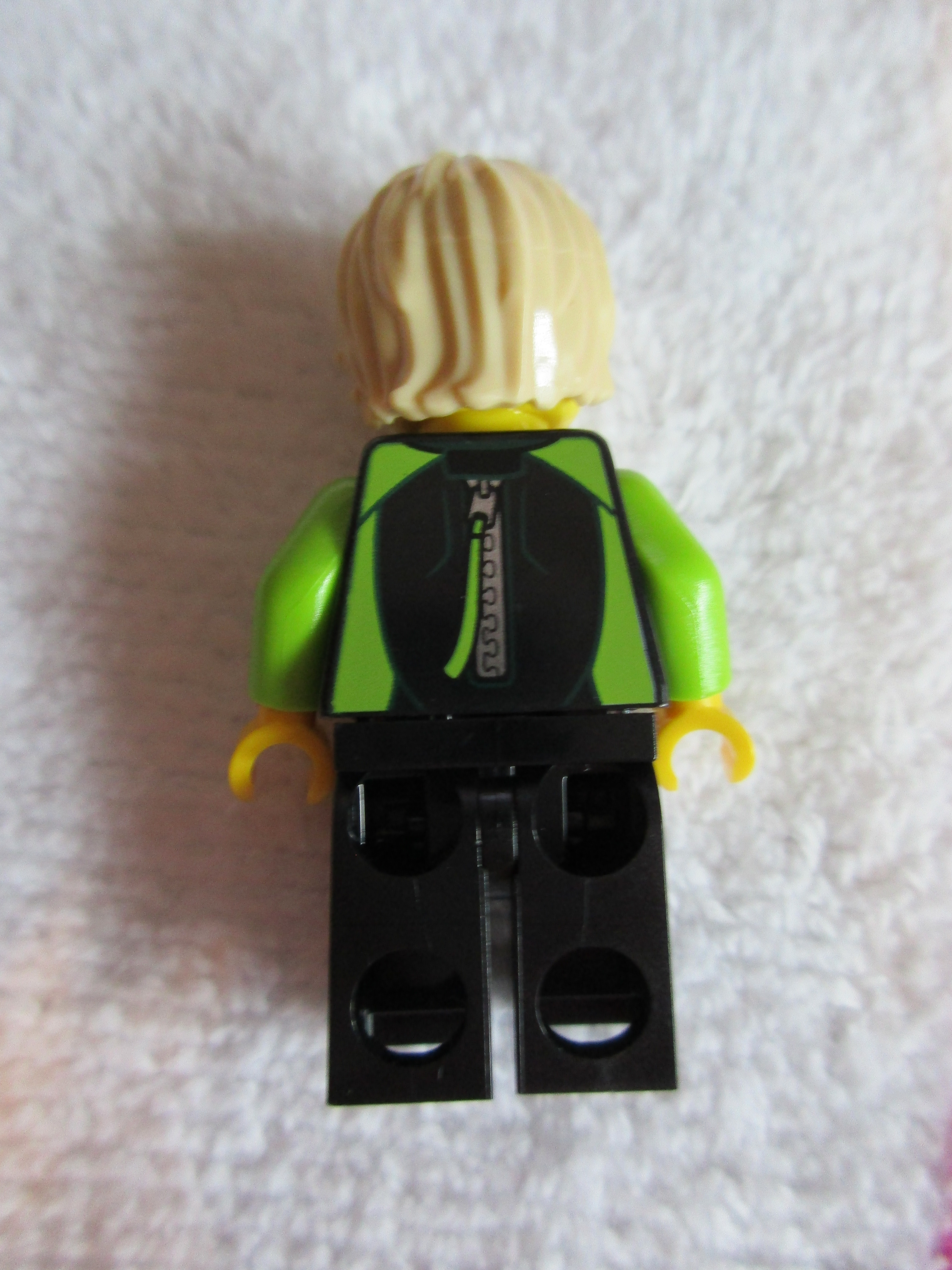 60163minifiguresurfer2.jpg