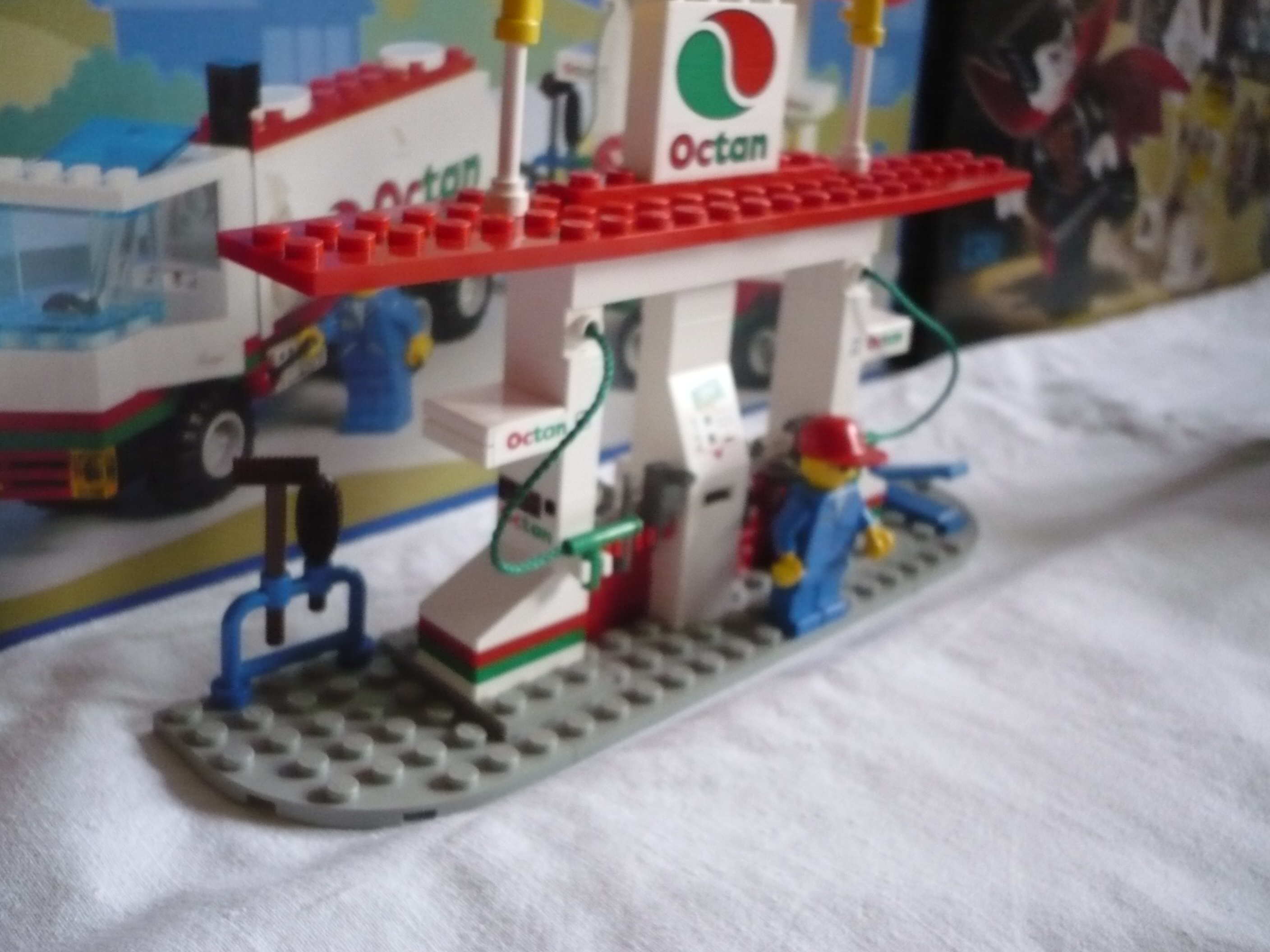 6562tankstationfrontside.jpg