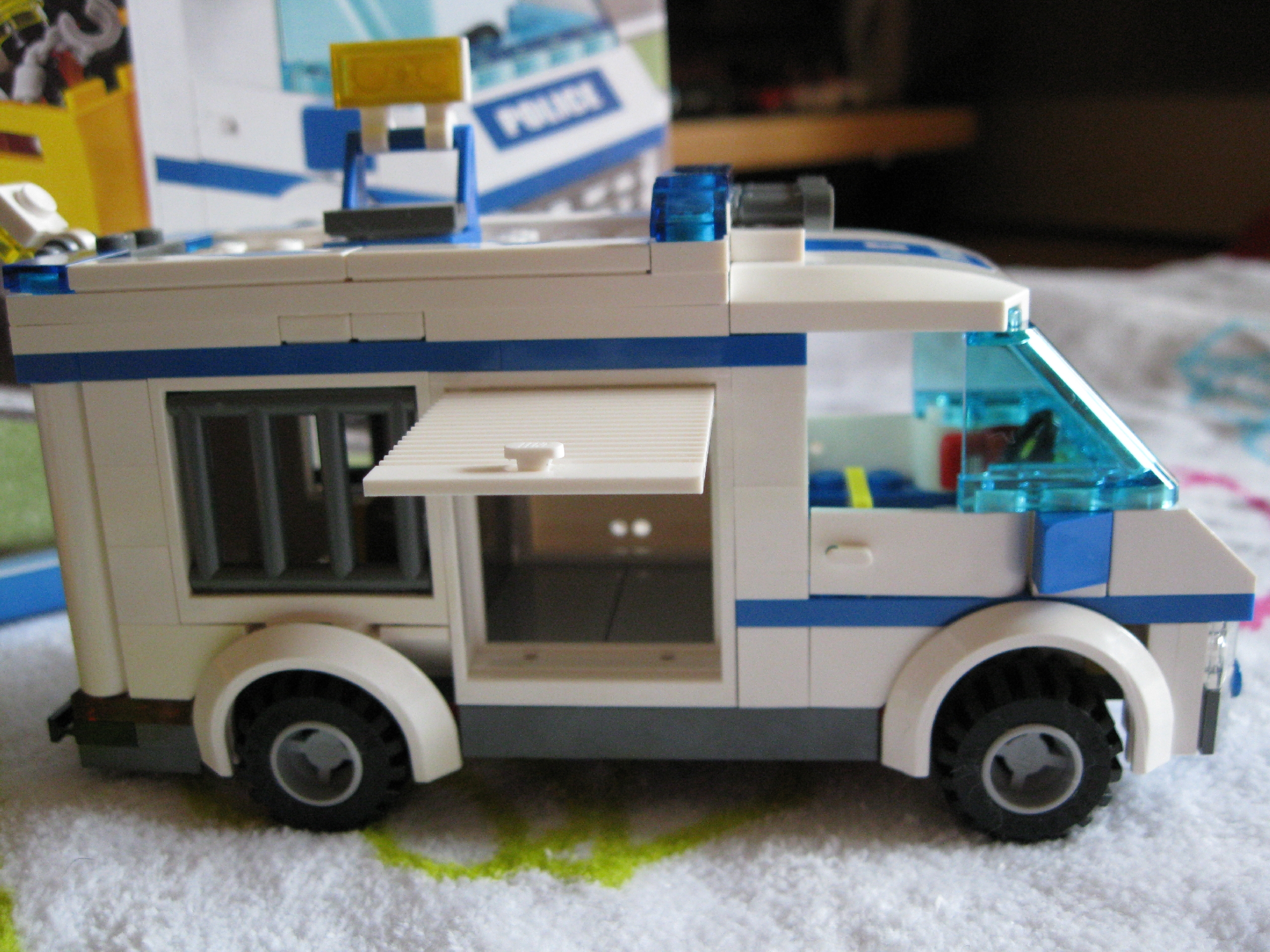 7286vanright.jpg