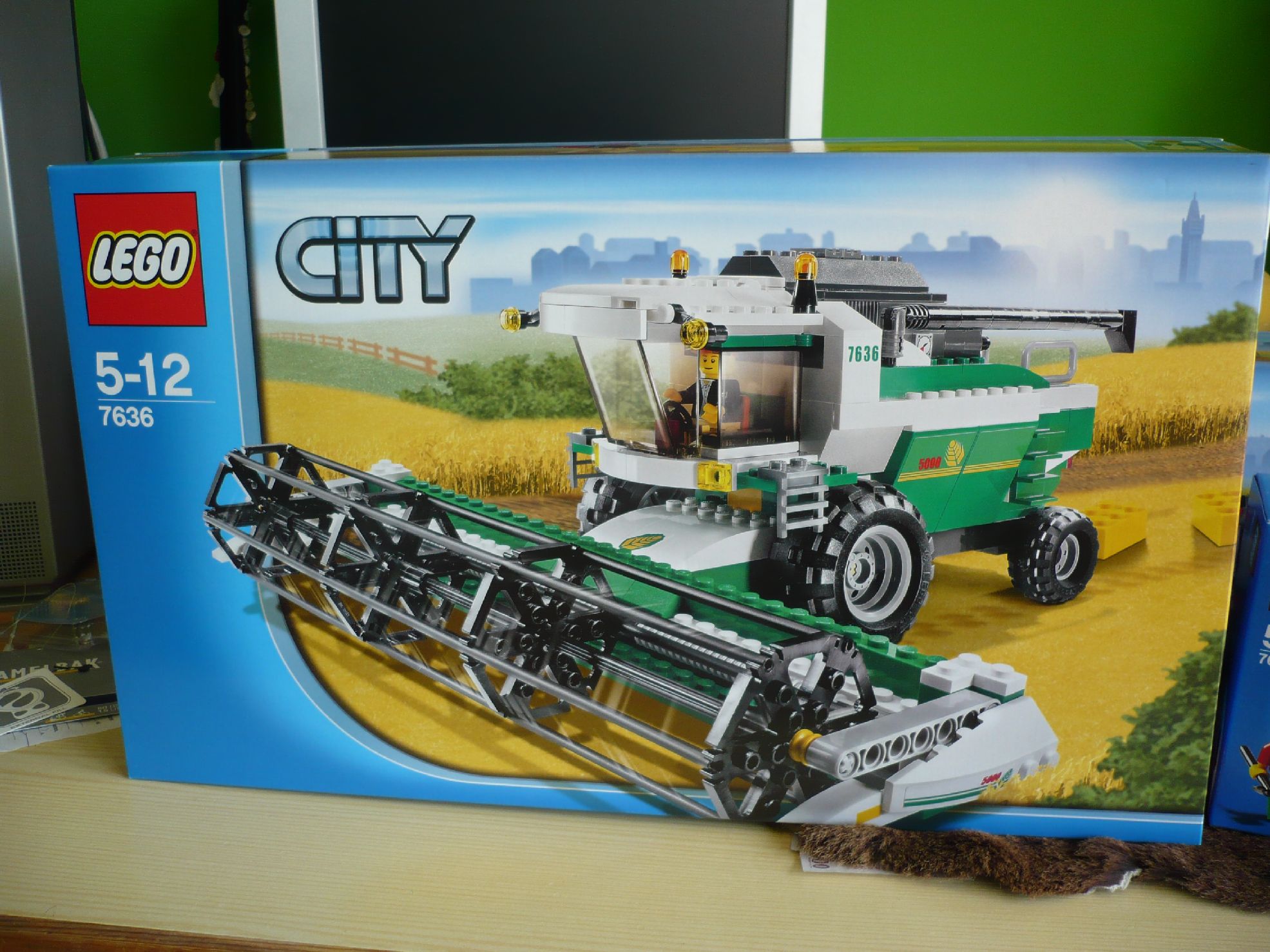 7636box.jpg