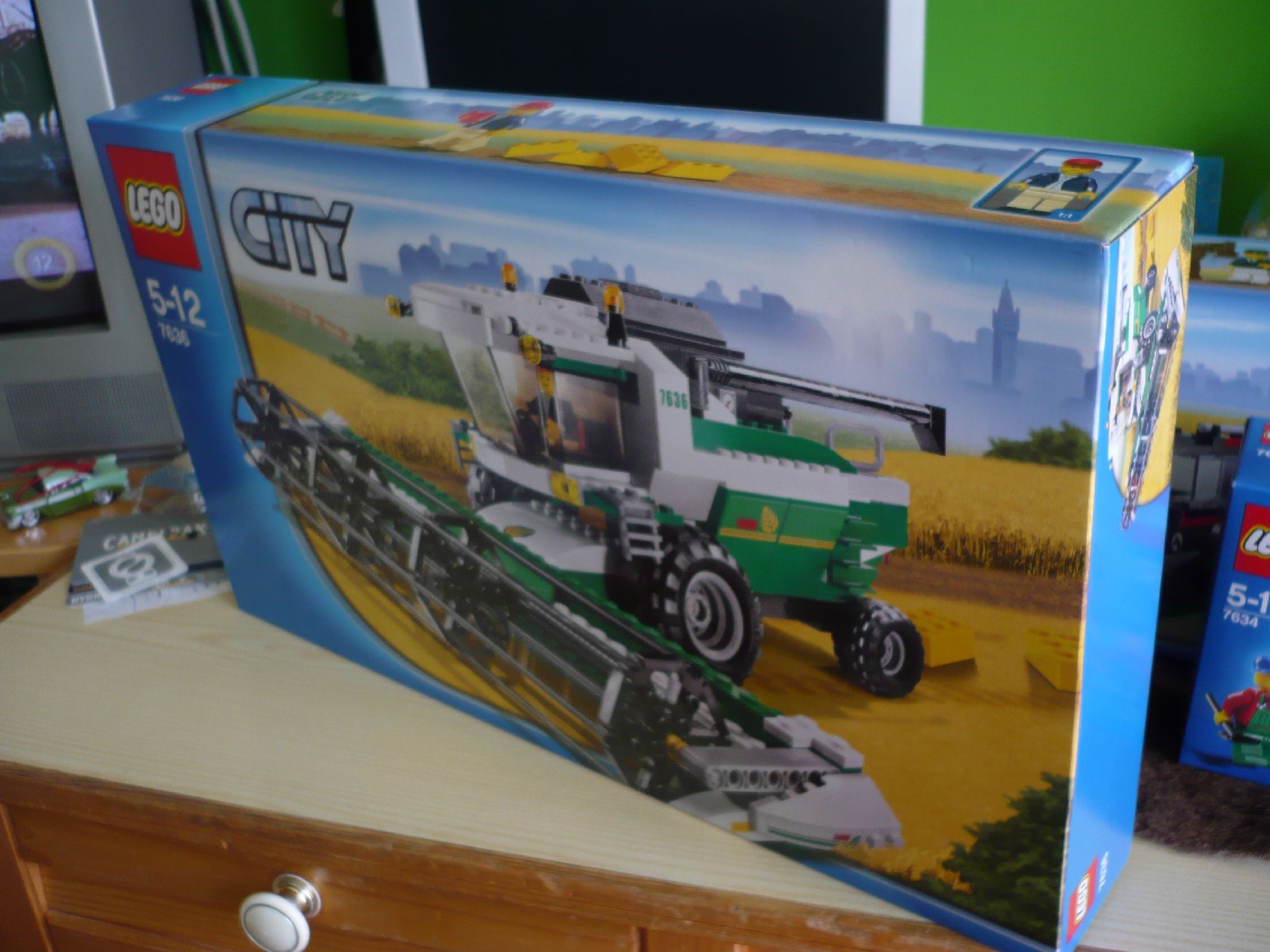 7636box3.jpg