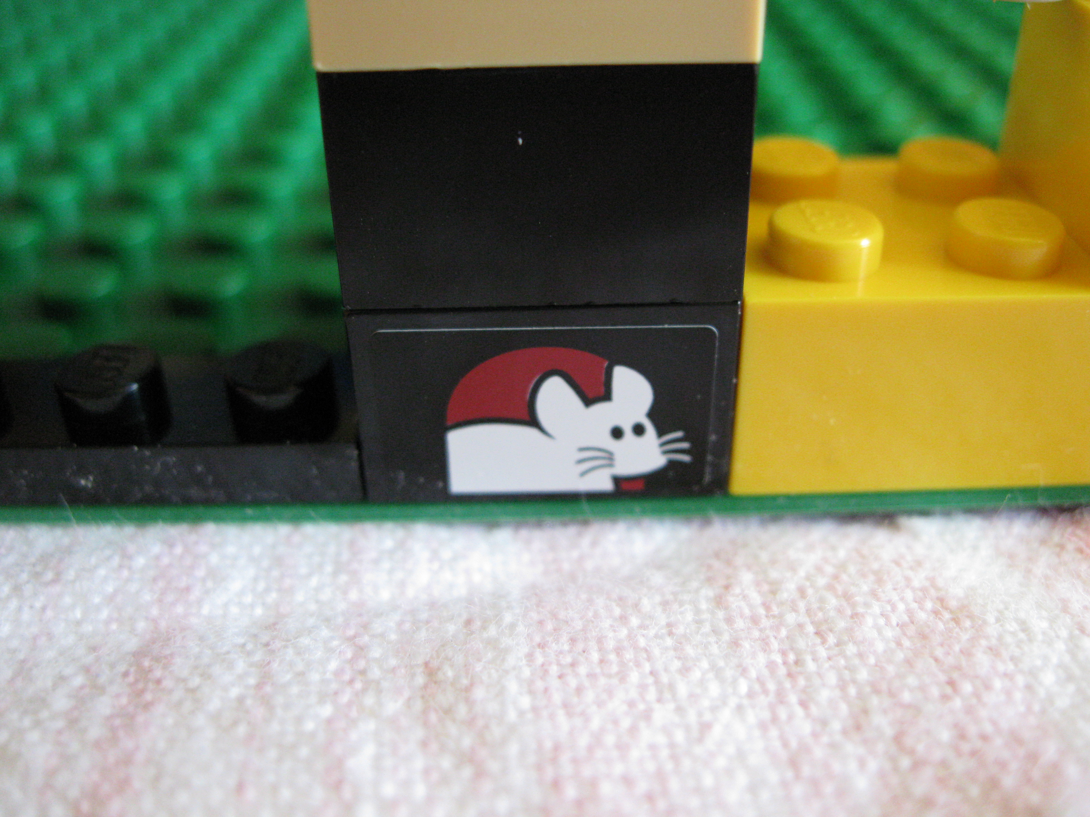 7637farmmousehole.jpg