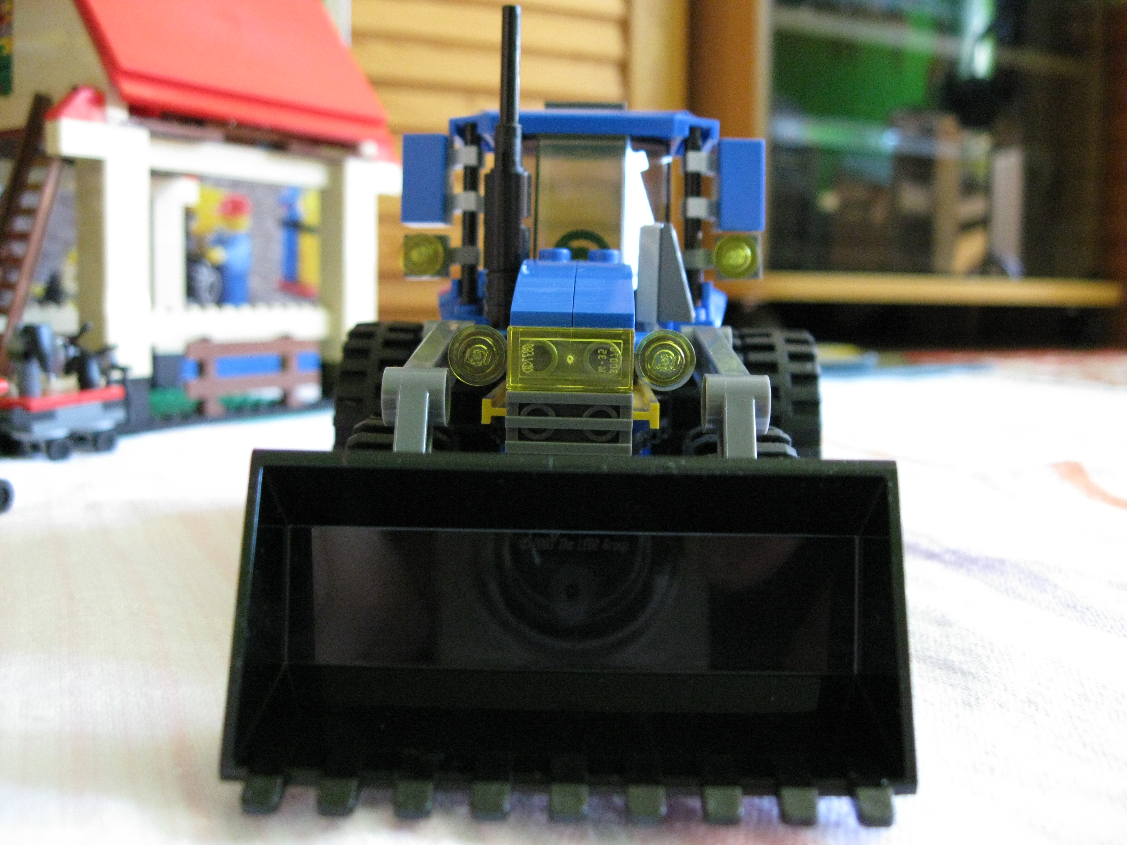 7637tractorfront.jpg