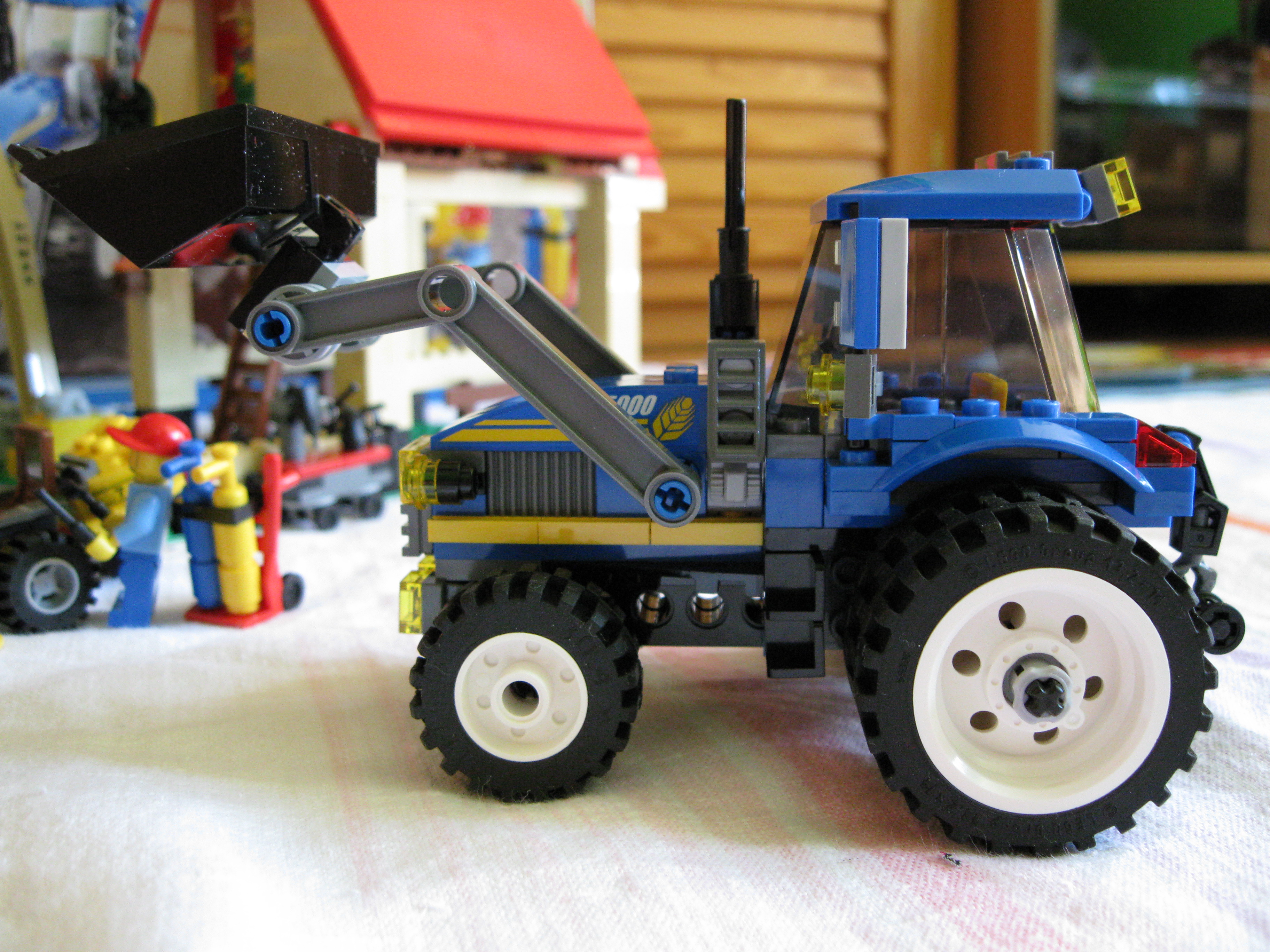 7637tractorleft2.jpg
