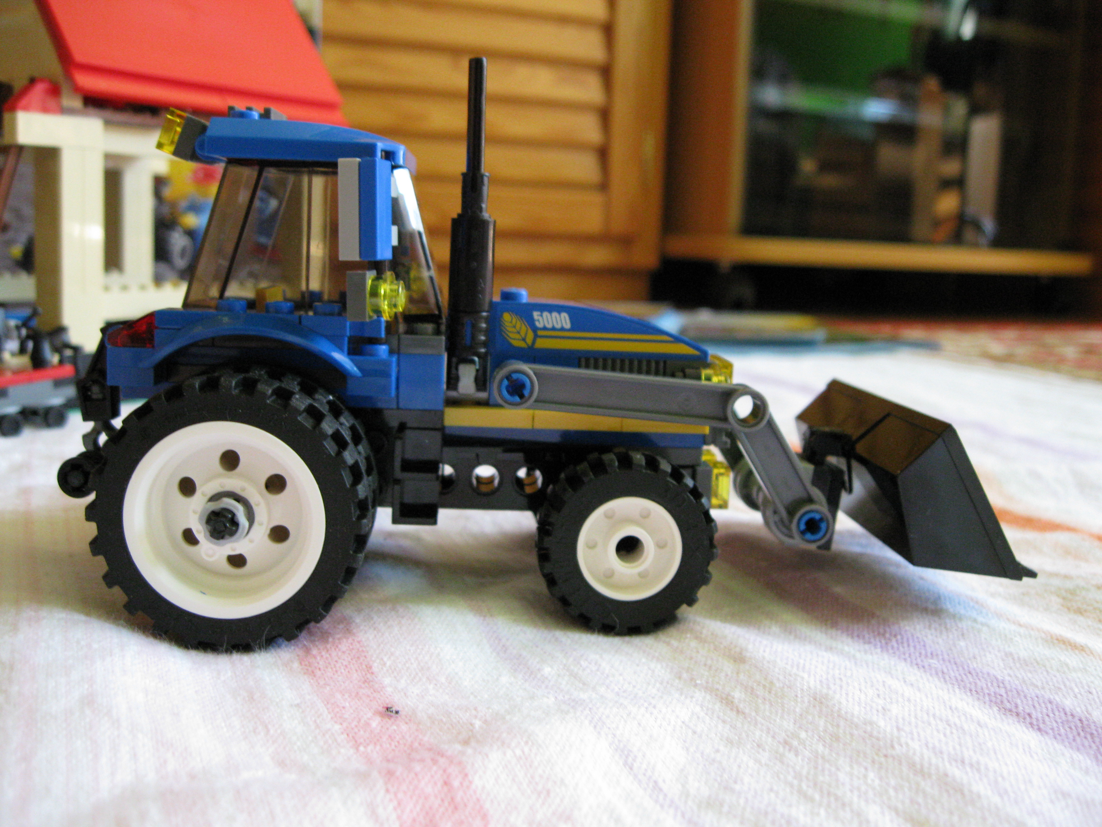 7637tractorright.jpg