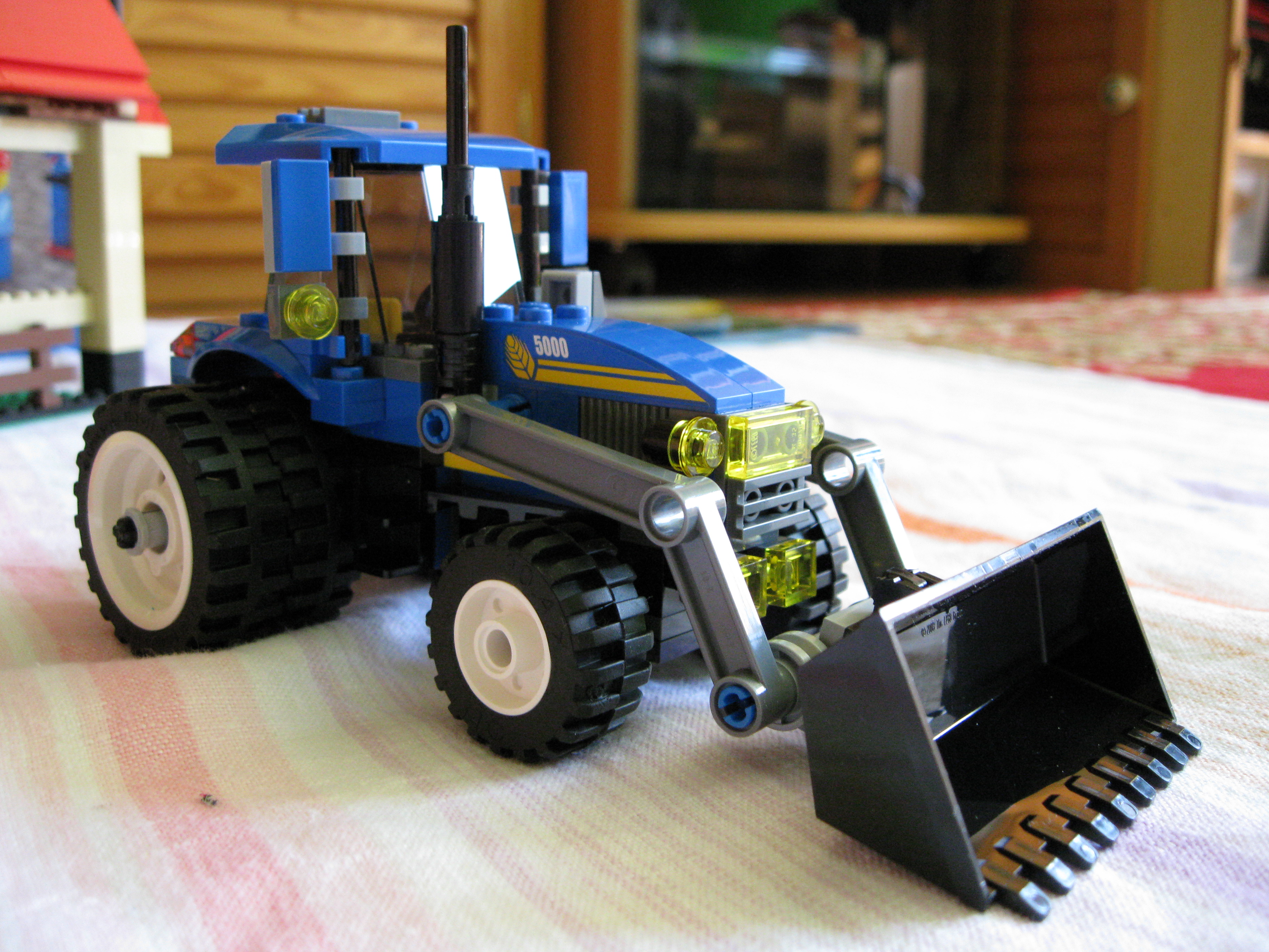 7637tractorside3.jpg