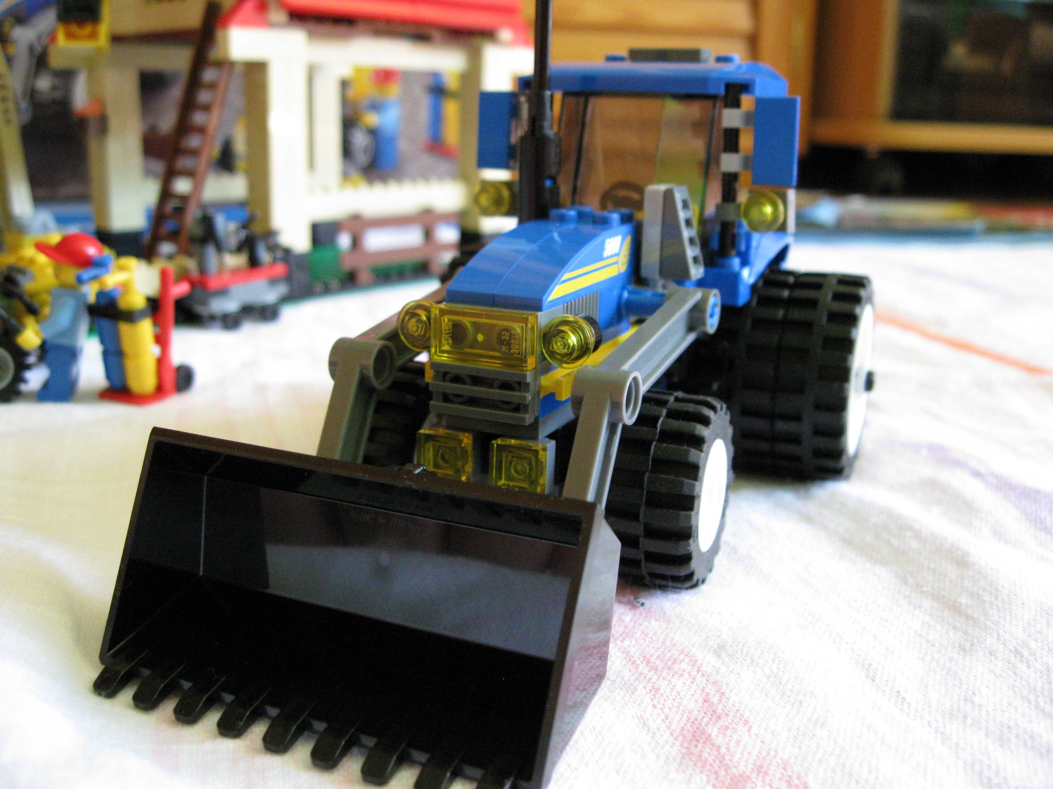 7637tractorside5.jpg