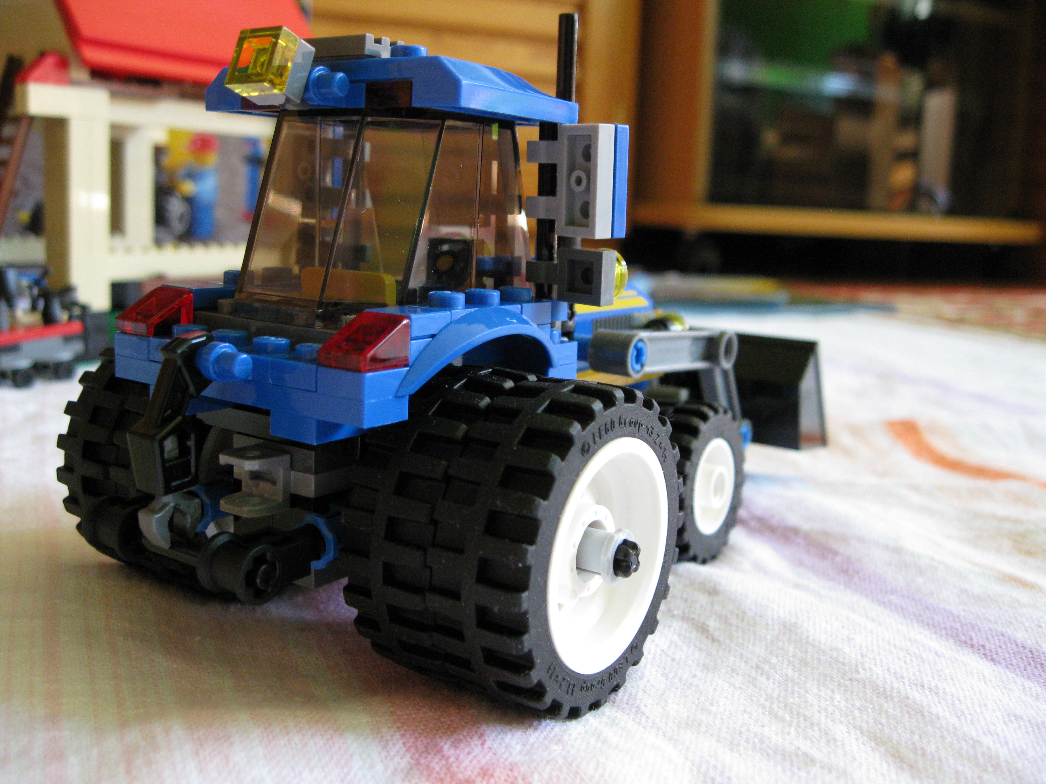 7637tractorside7.jpg