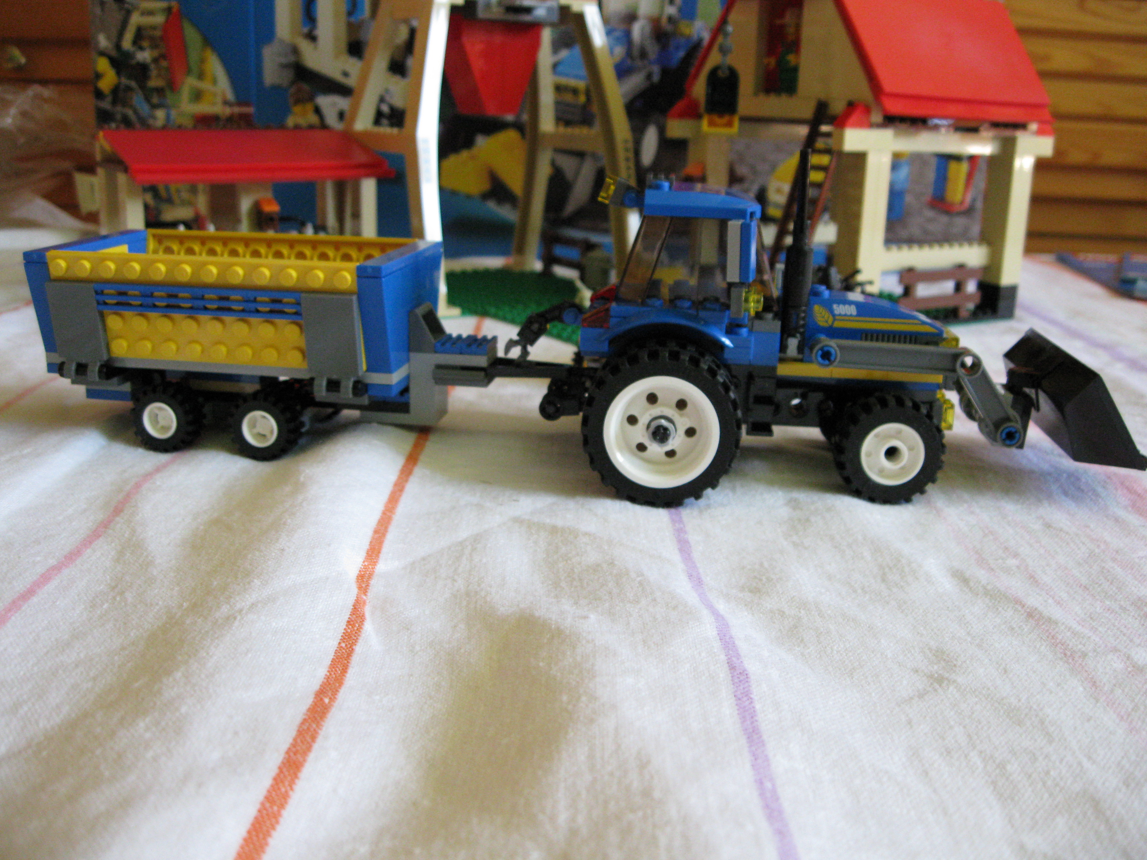 7637tractortrailerright.jpg