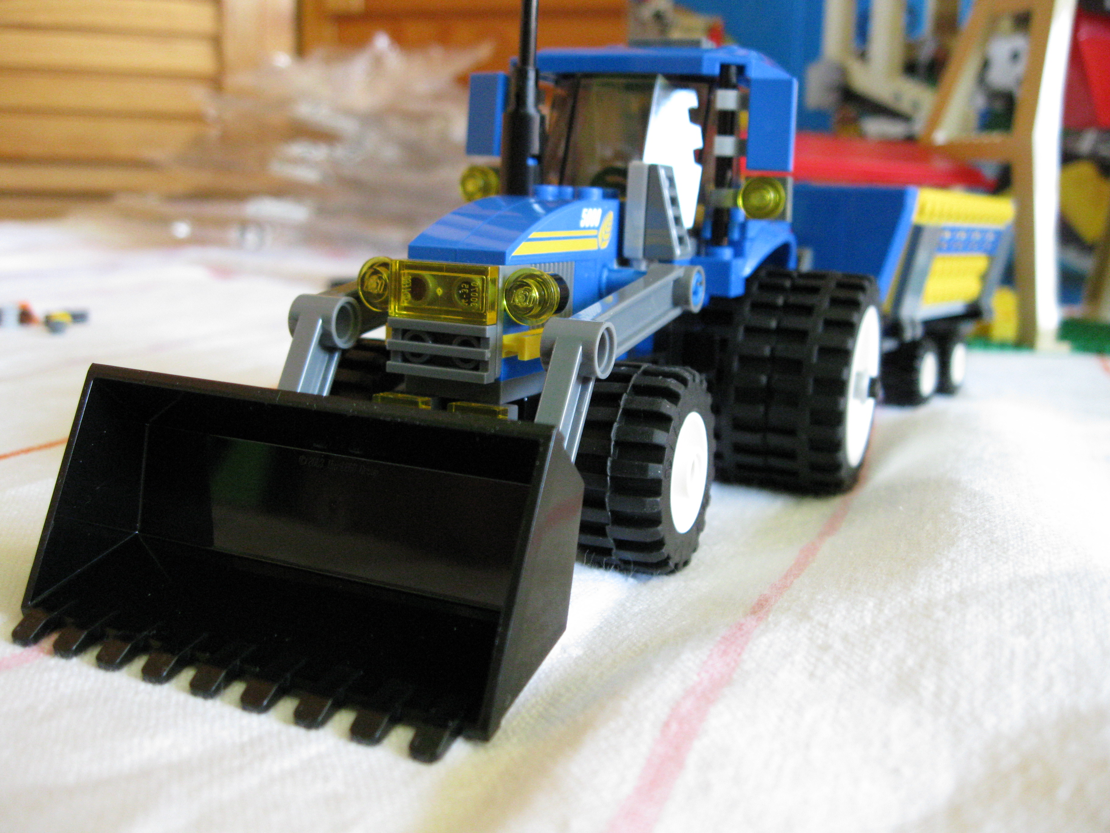 7637tractortrailerside.jpg
