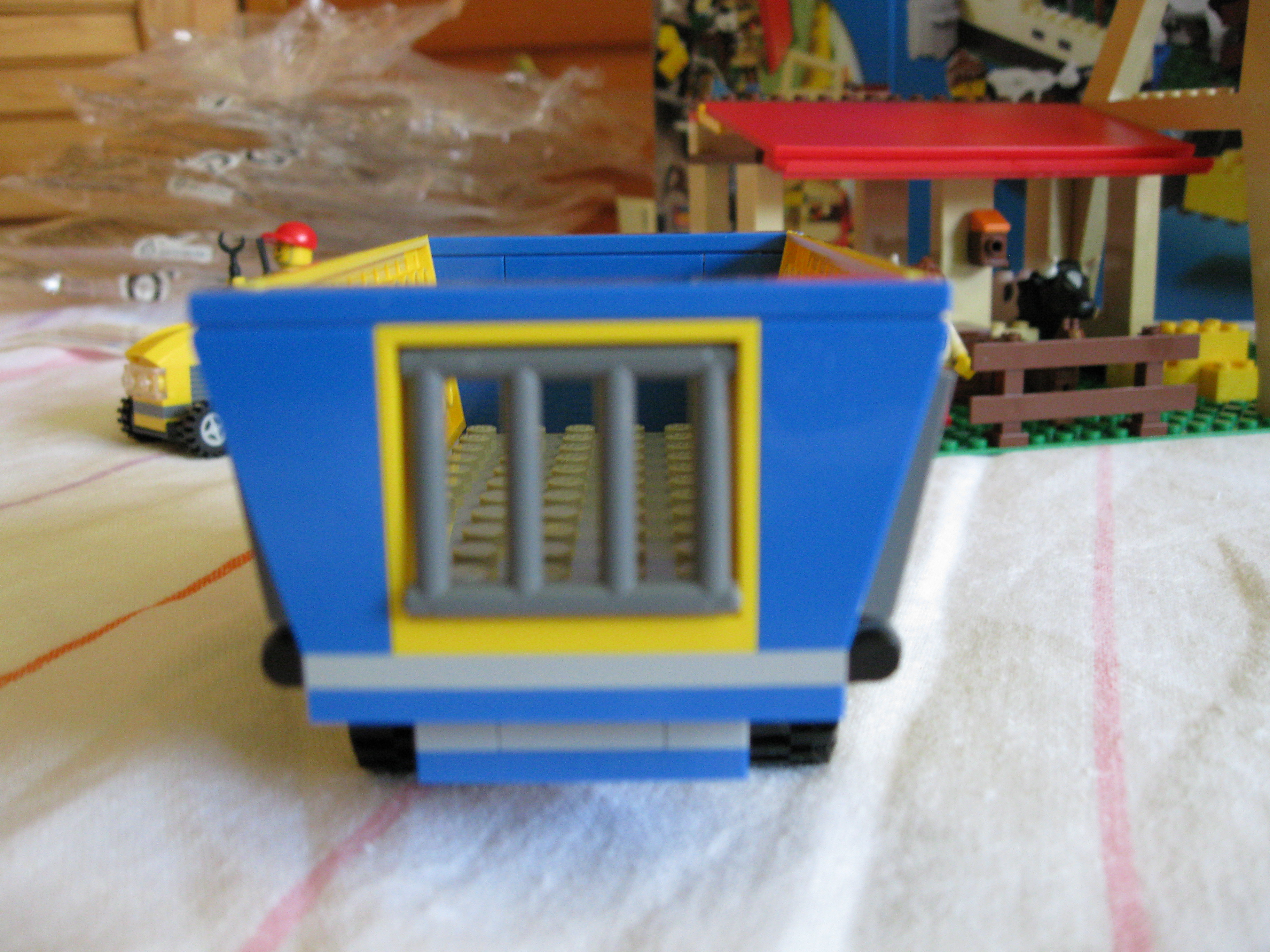 7637trailerback.jpg