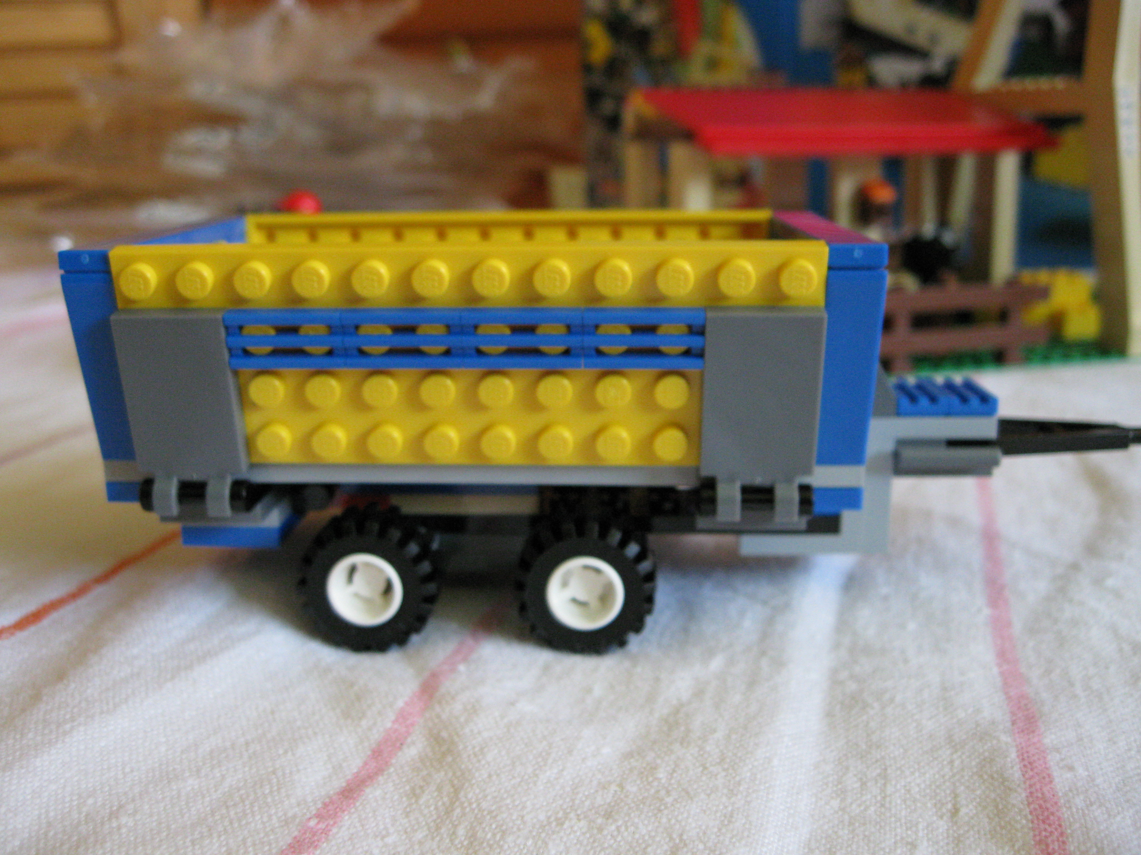 7637trailerright.jpg
