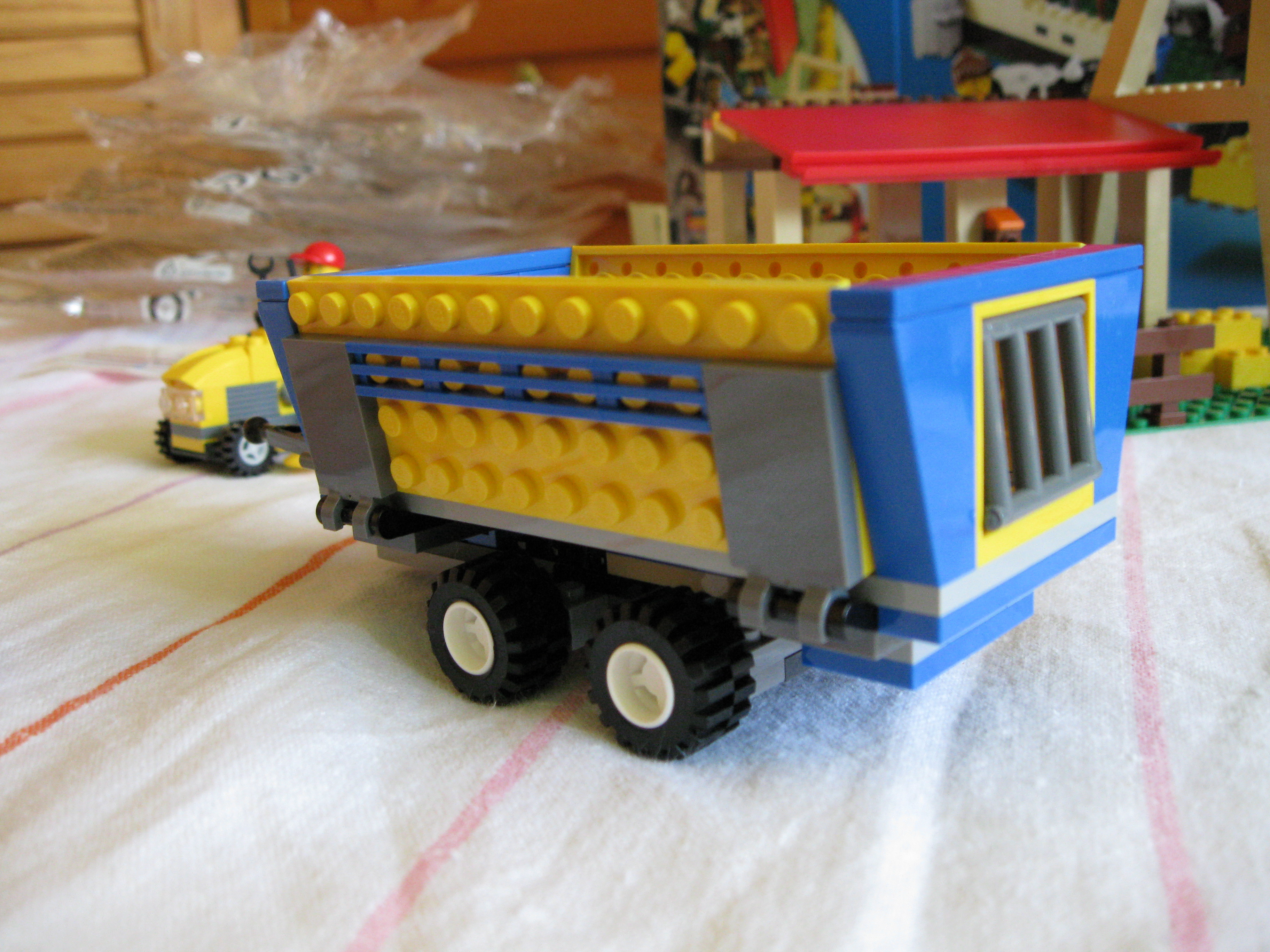 7637trailerside2.jpg