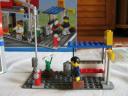 7641busstop2.jpg
