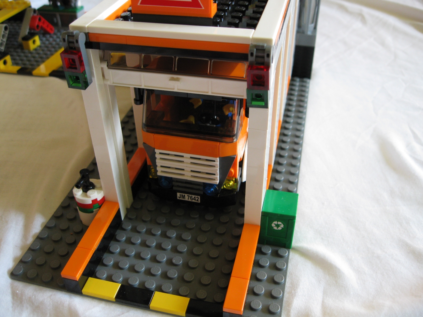 7642buildingalmostfit2.jpg