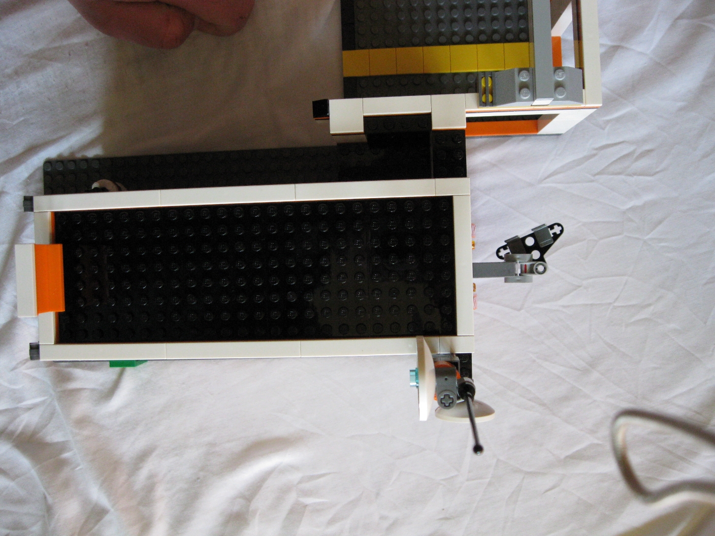 7642buildingalmostfit4.jpg