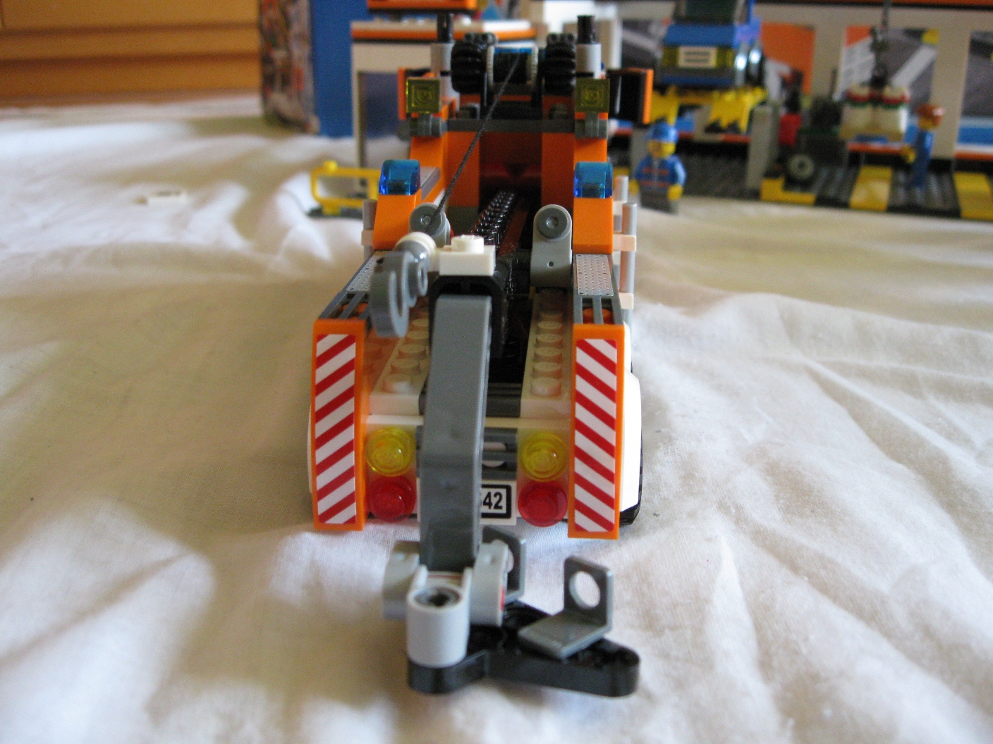 7642orangetruckback.jpg