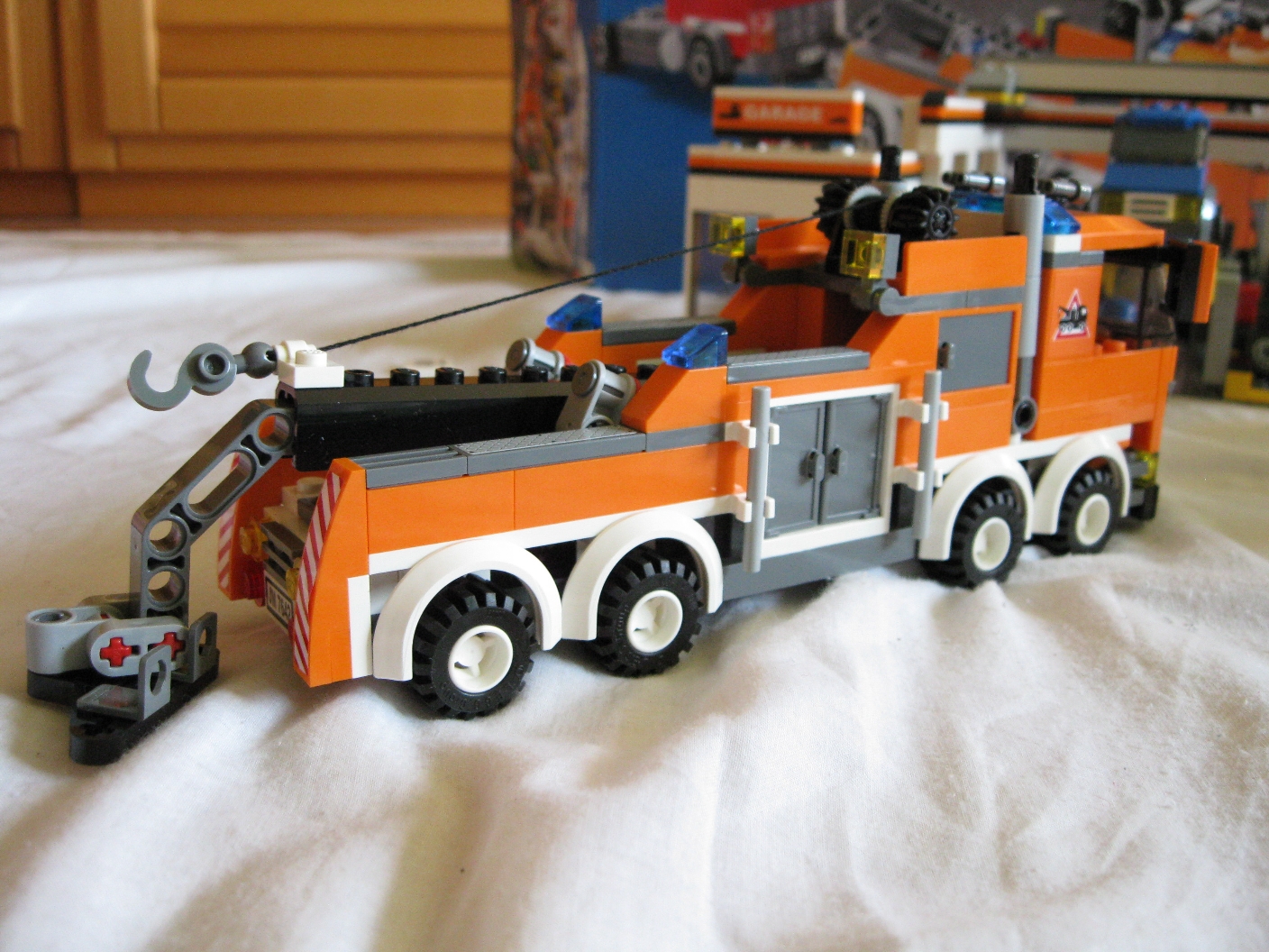 7642orangetruckside2.jpg