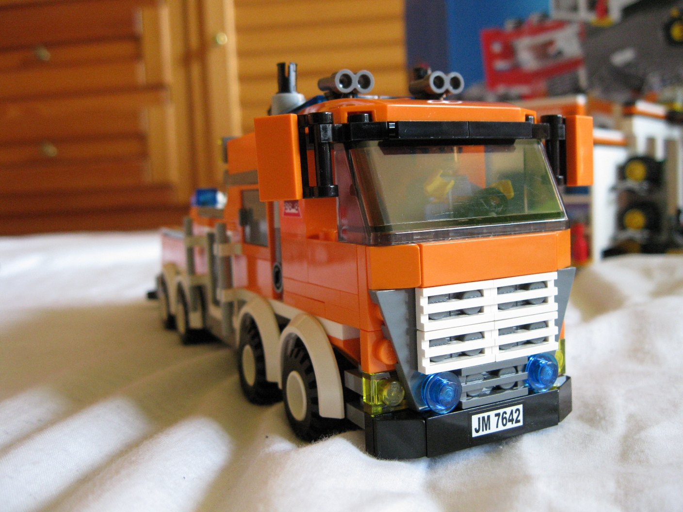 7642orangetruckside4.jpg