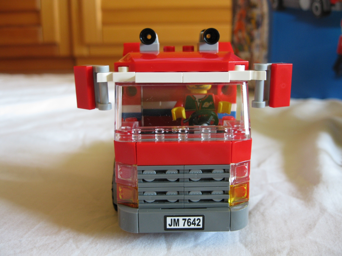 7642redtruckfront.jpg
