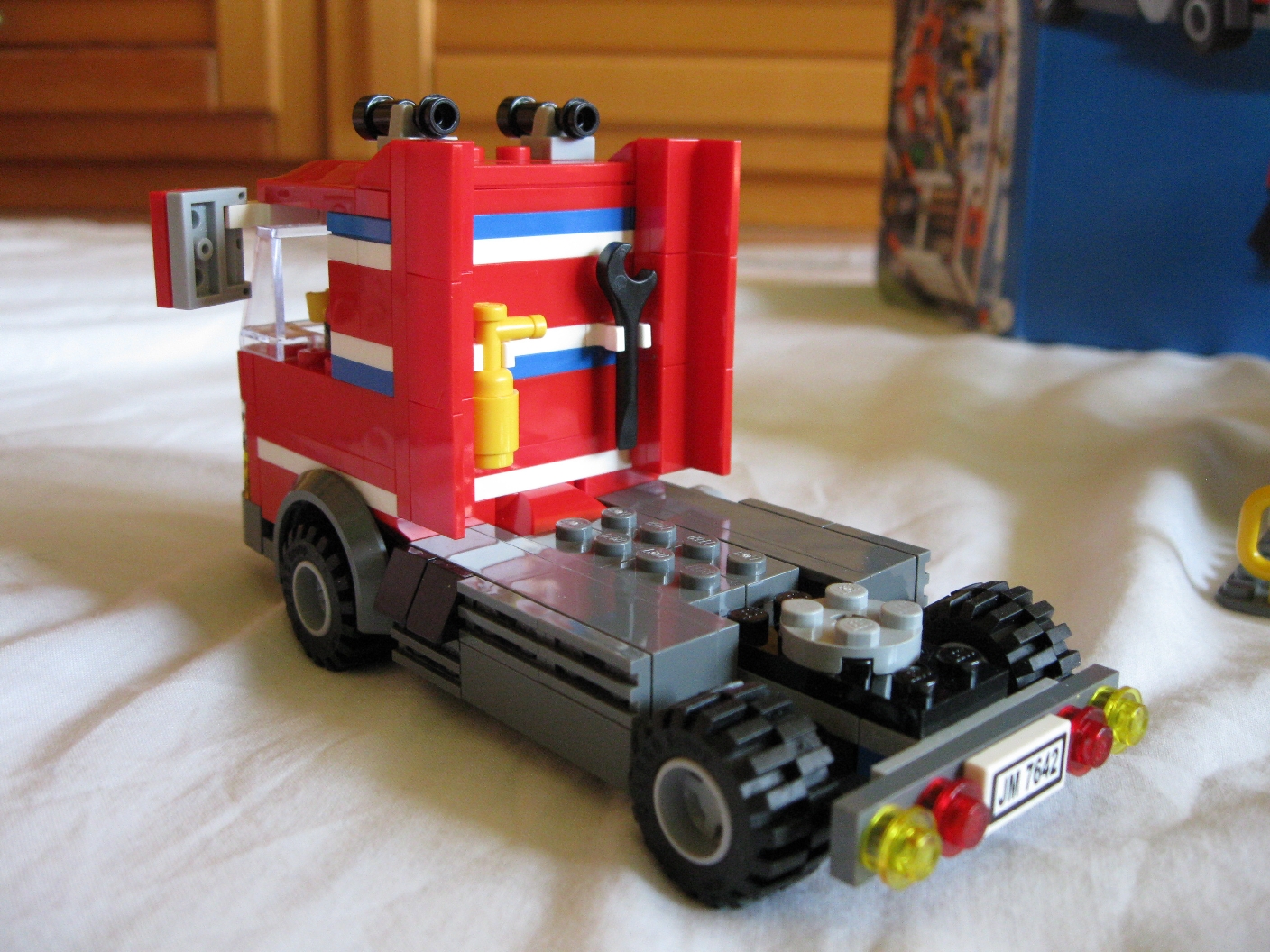7642redtruckside2.jpg