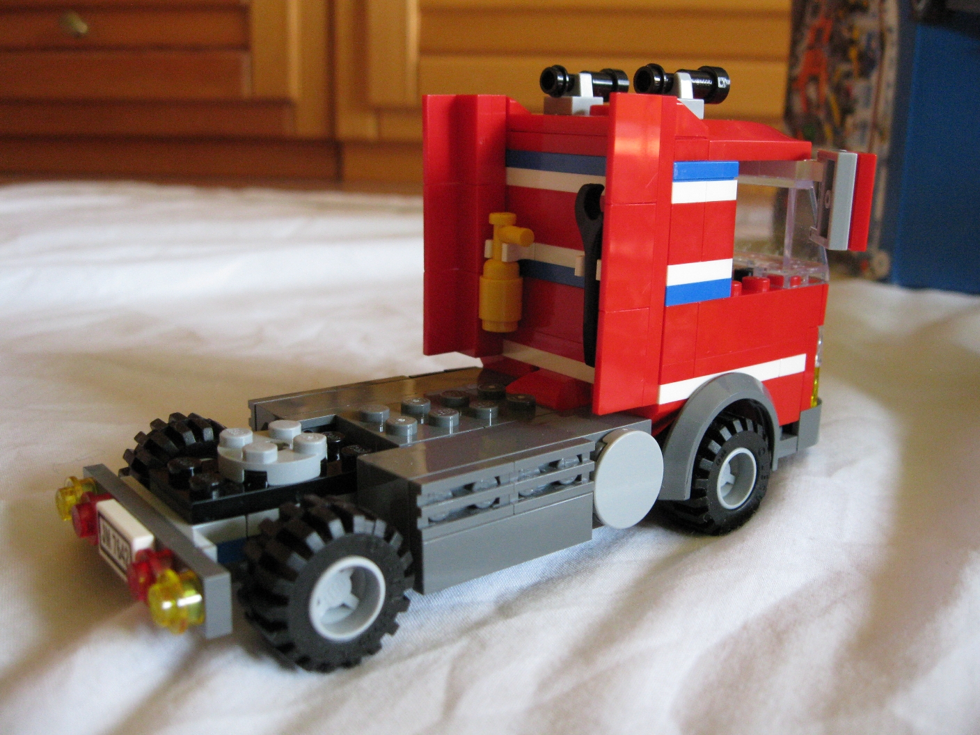 7642redtruckside3.jpg