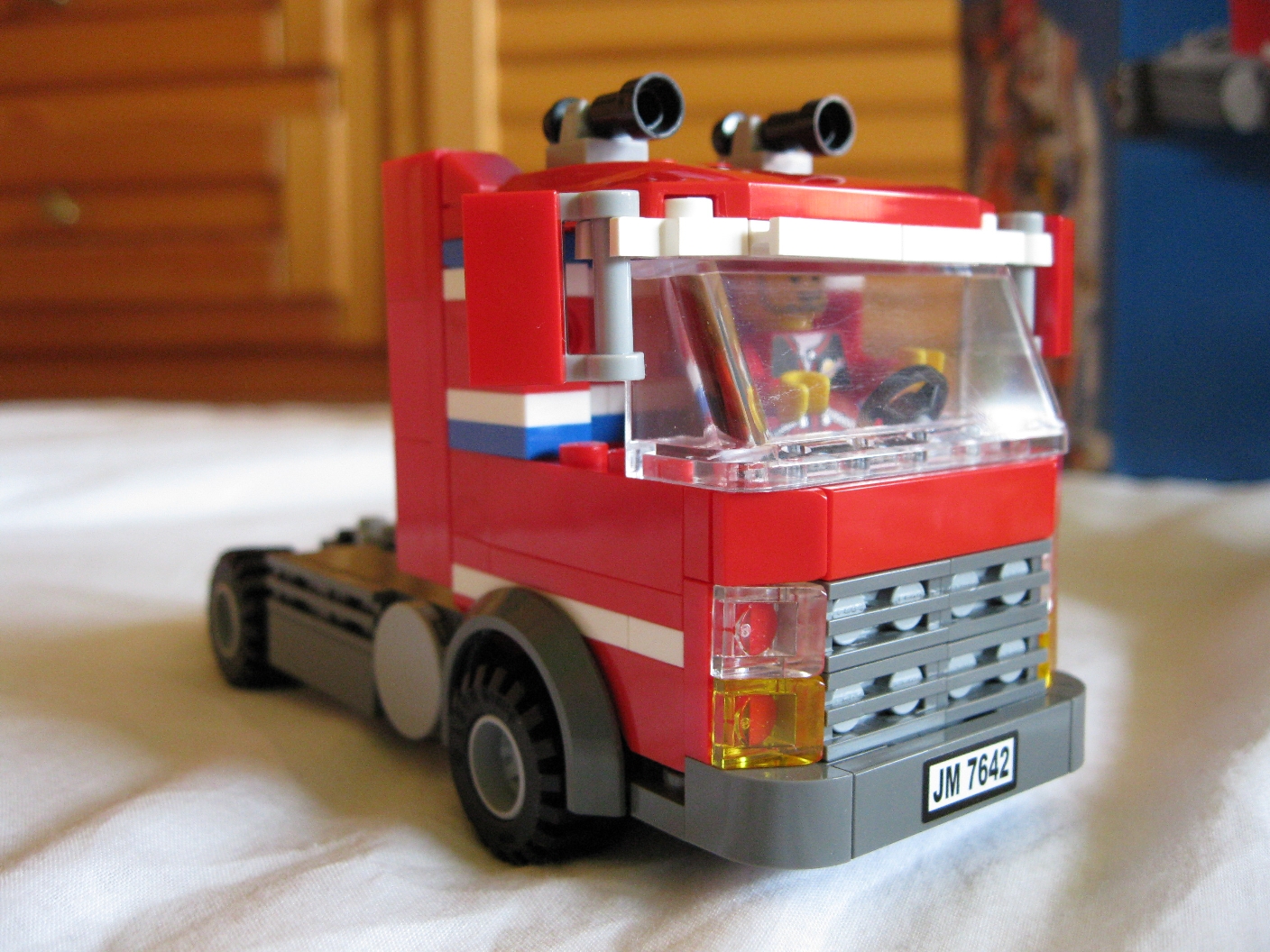 7642redtruckside4.jpg