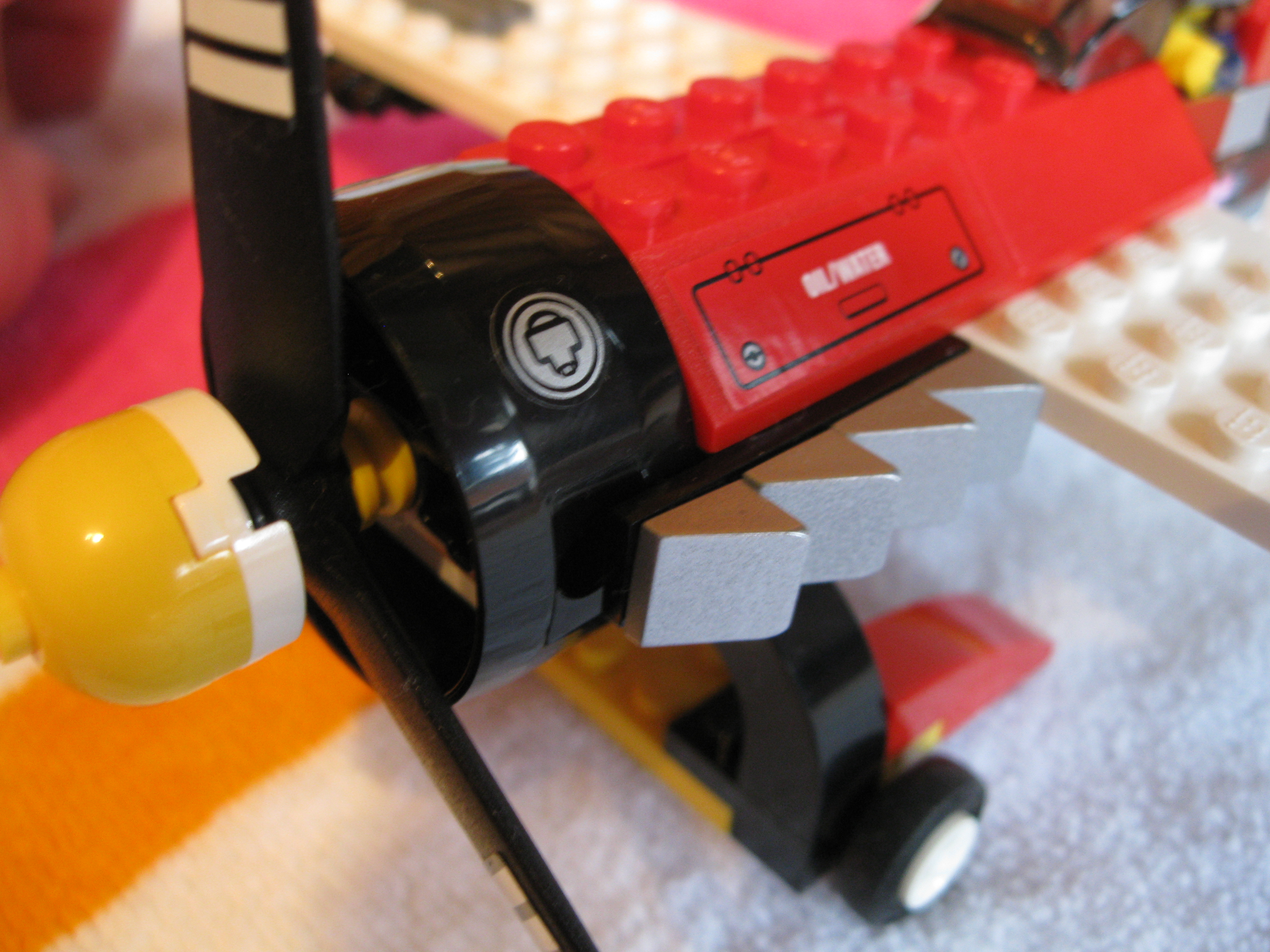 7643airplanedetail6.jpg