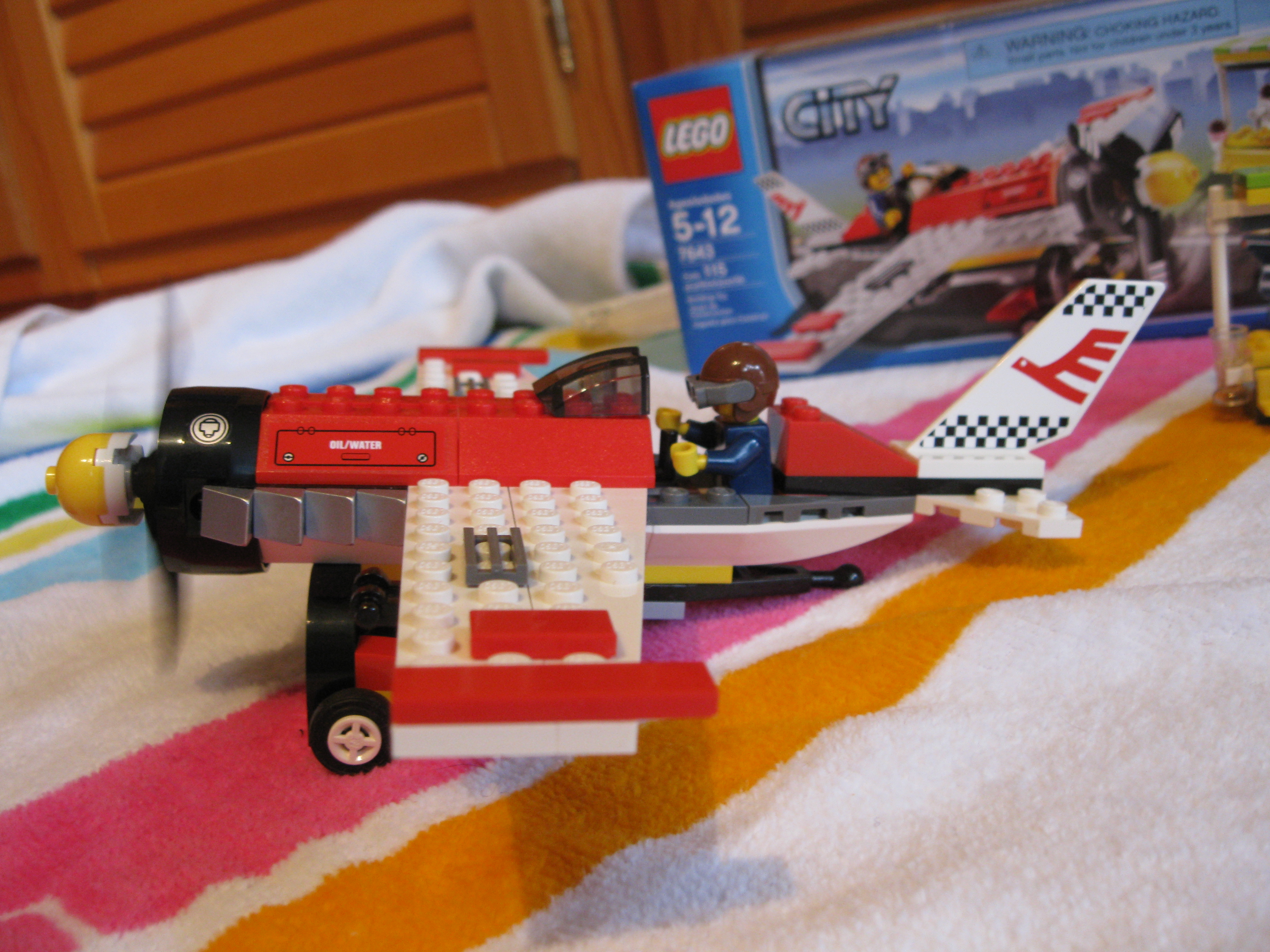 7643airplaneleft.jpg