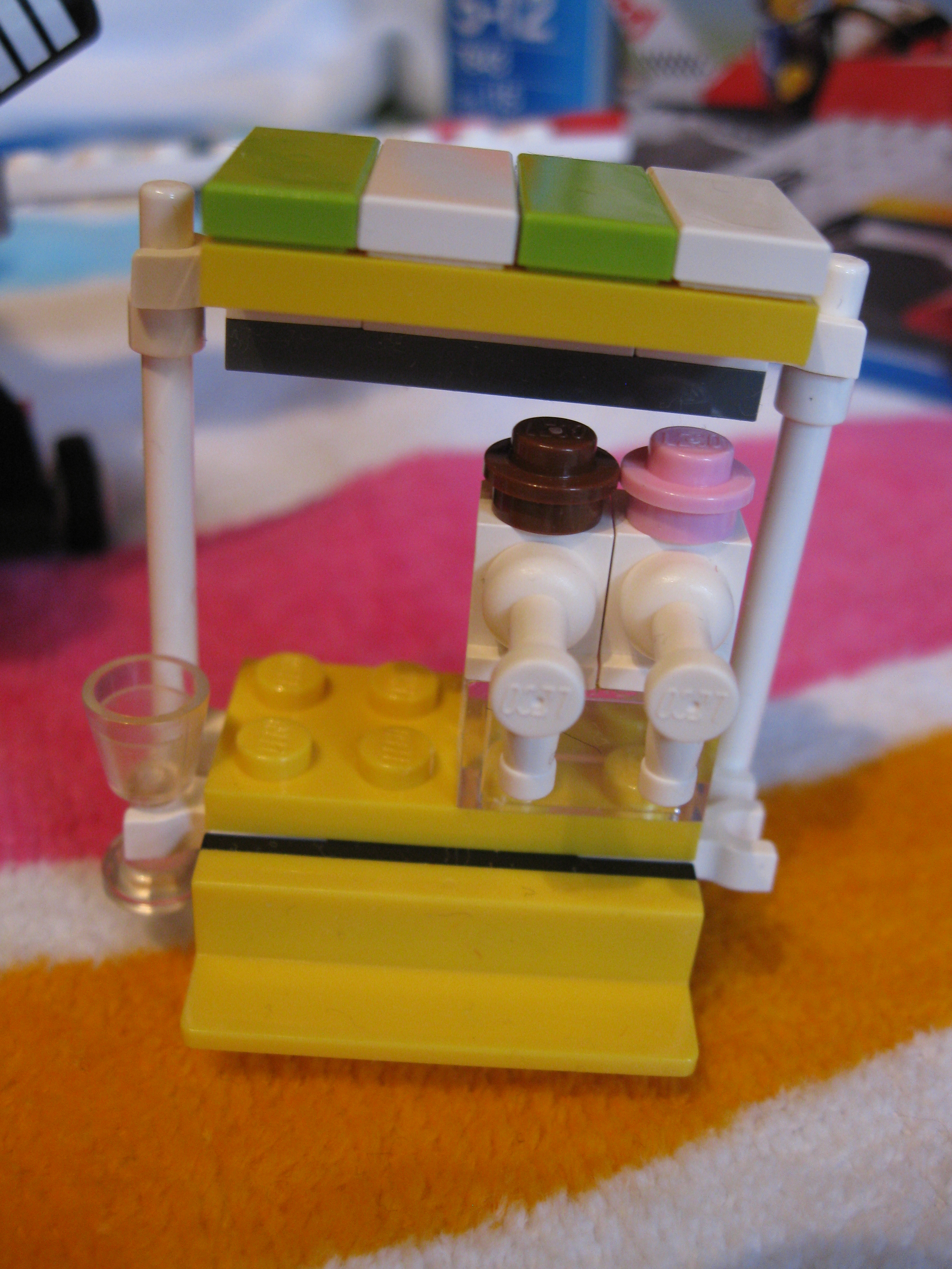 7643icecreamstandfront2.jpg