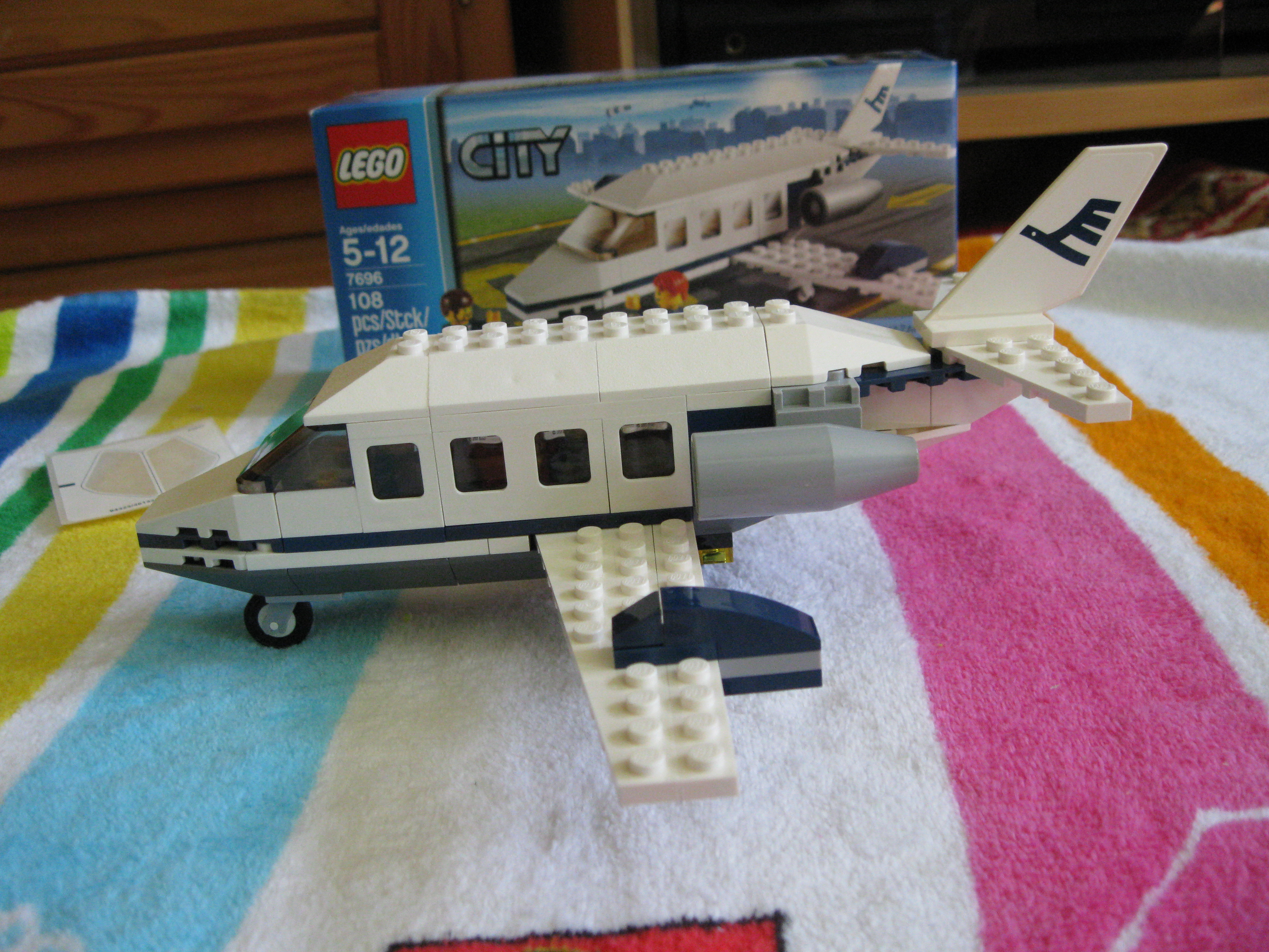 7696planeleft.jpg