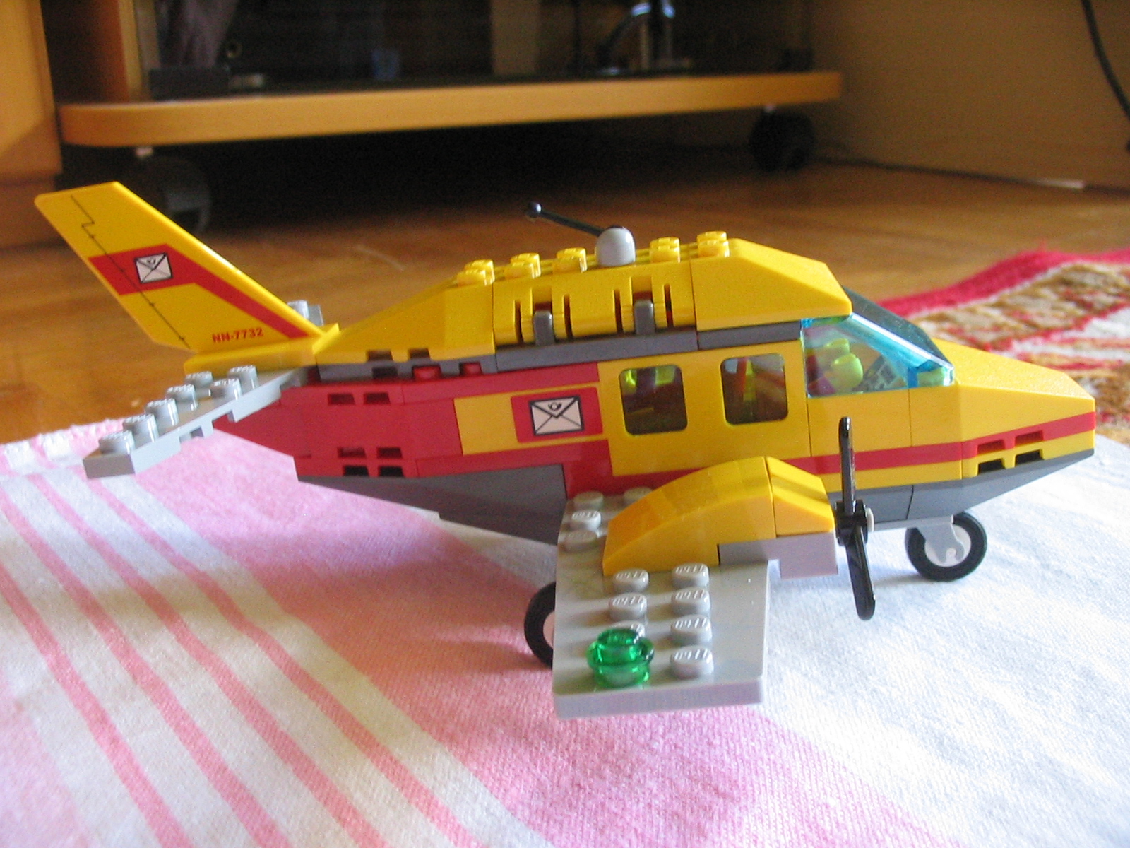 7732right.jpg